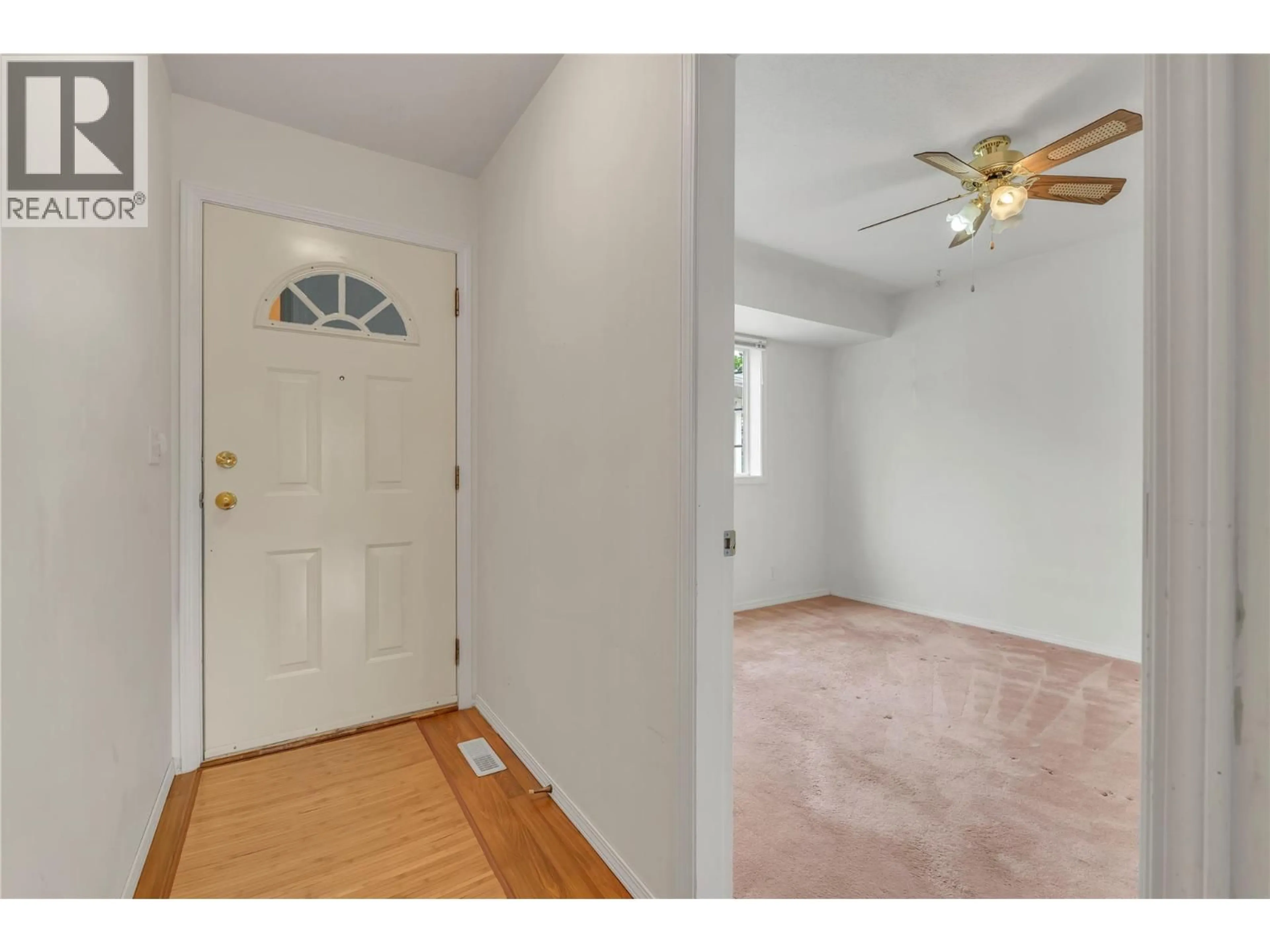 Indoor entryway for 7 - 14615 VICTORIA ROAD, Summerland British Columbia V0H1Z5