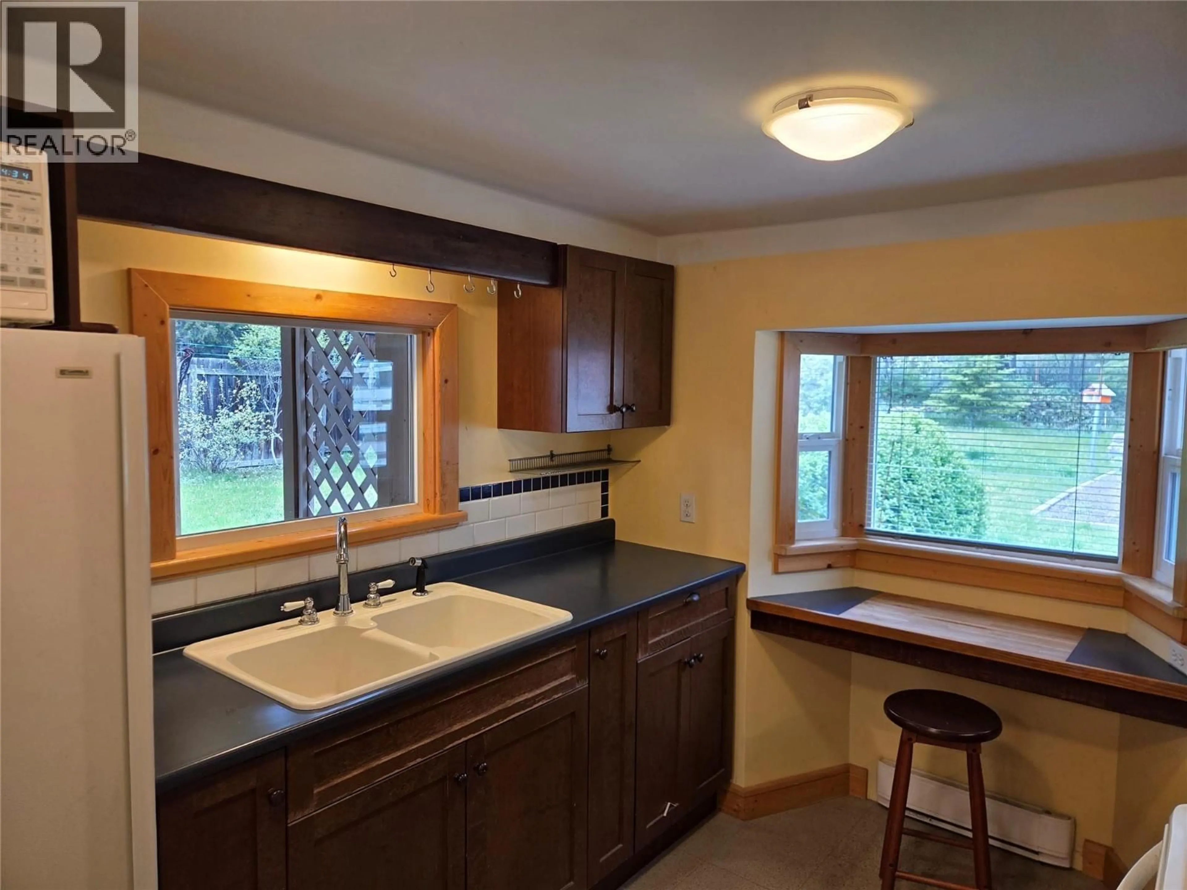 Standard kitchen, ceramic/tile floor for 1064 RICHTER AVENUE, Hedley British Columbia V0X1K0
