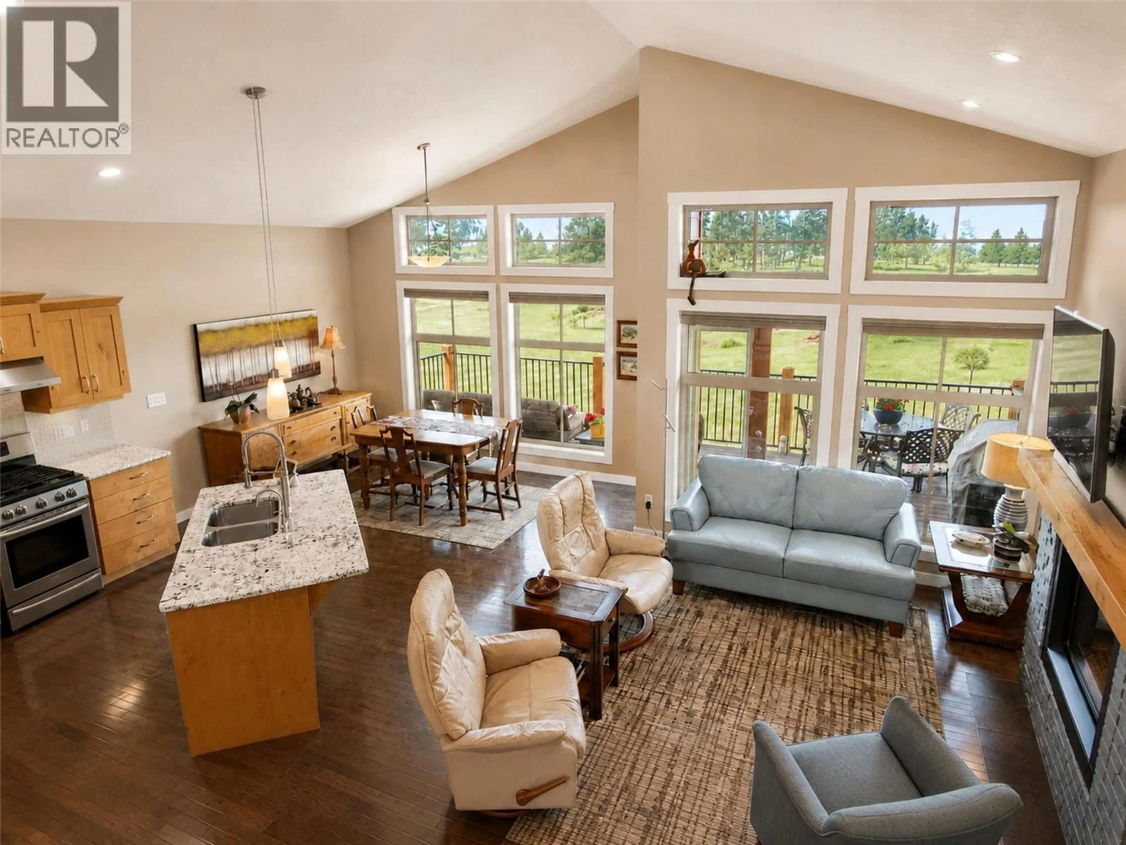 Living room with furniture, unknown for 206 BOULDER CREEK, Cranbrook British Columbia V1C0B4