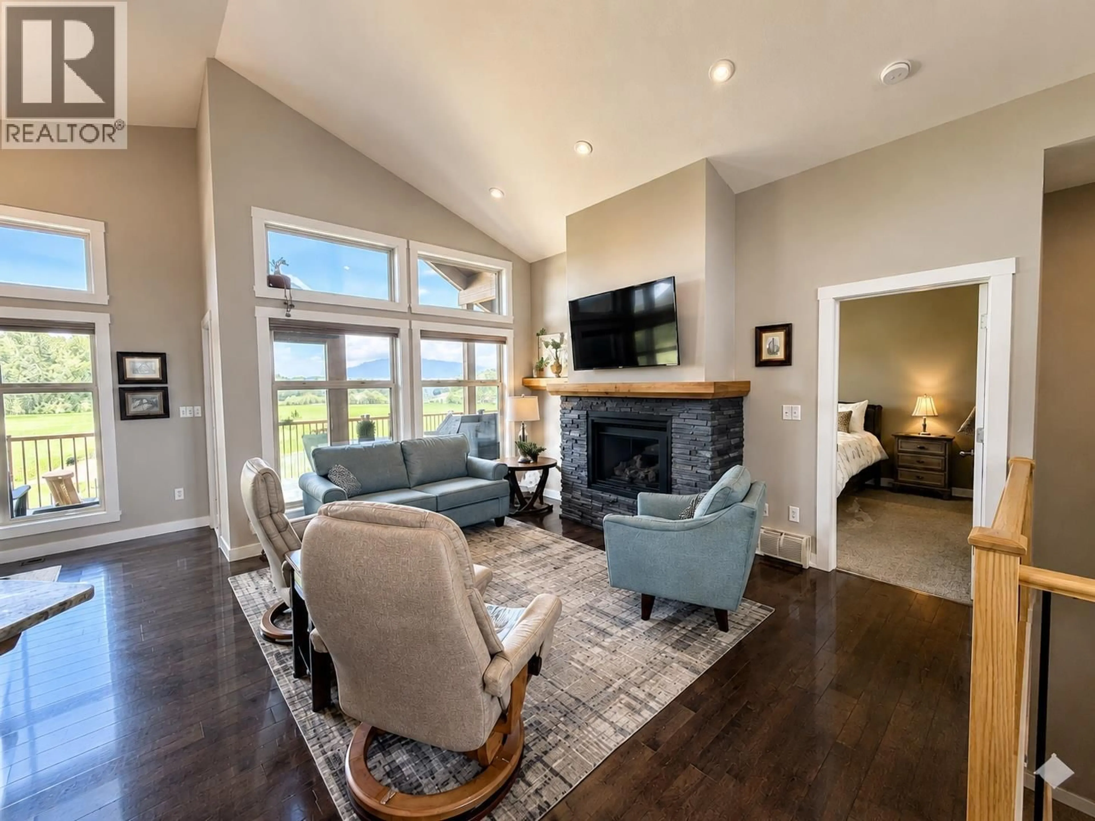 Living room with furniture, unknown for 206 BOULDER CREEK, Cranbrook British Columbia V1C0B4