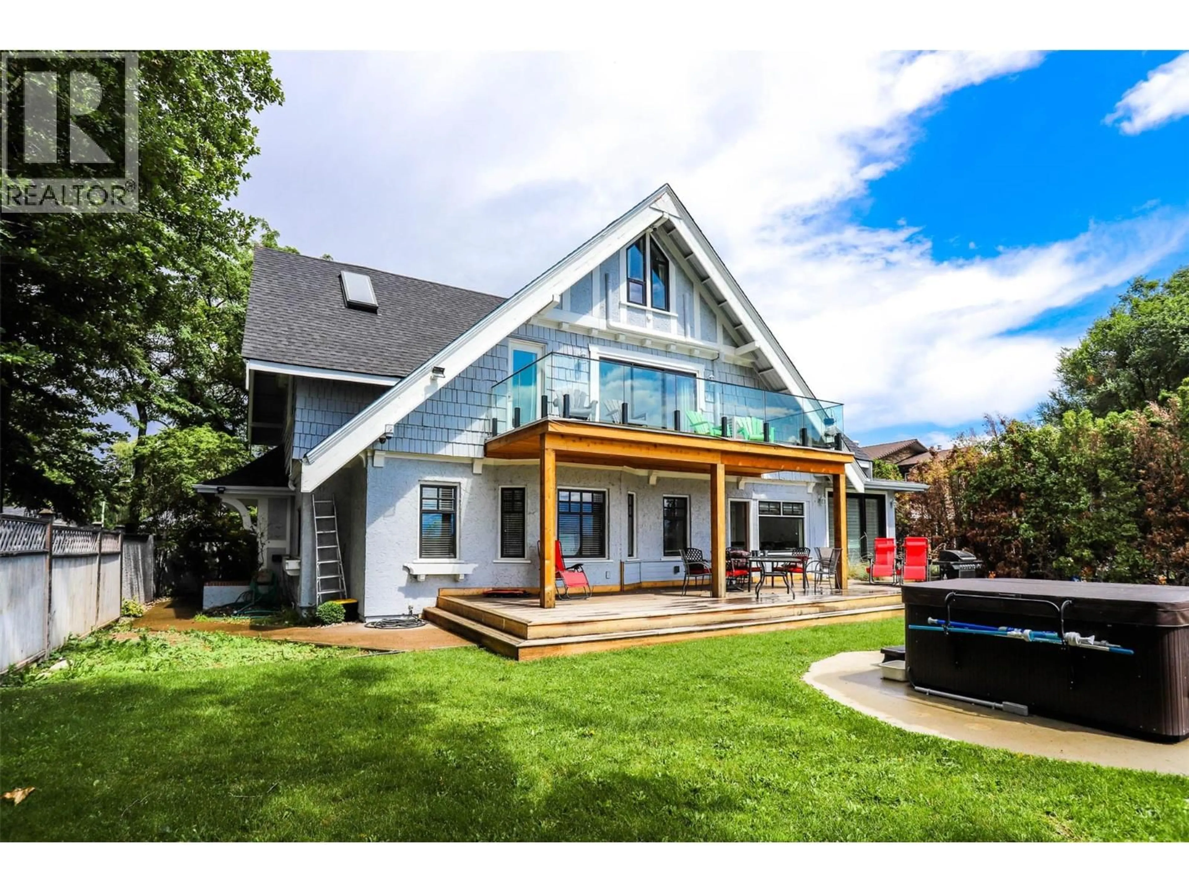 Home with vinyl exterior material, unknown for 124 MCTAVISH AVENUE, Kelowna British Columbia V1Y5W3