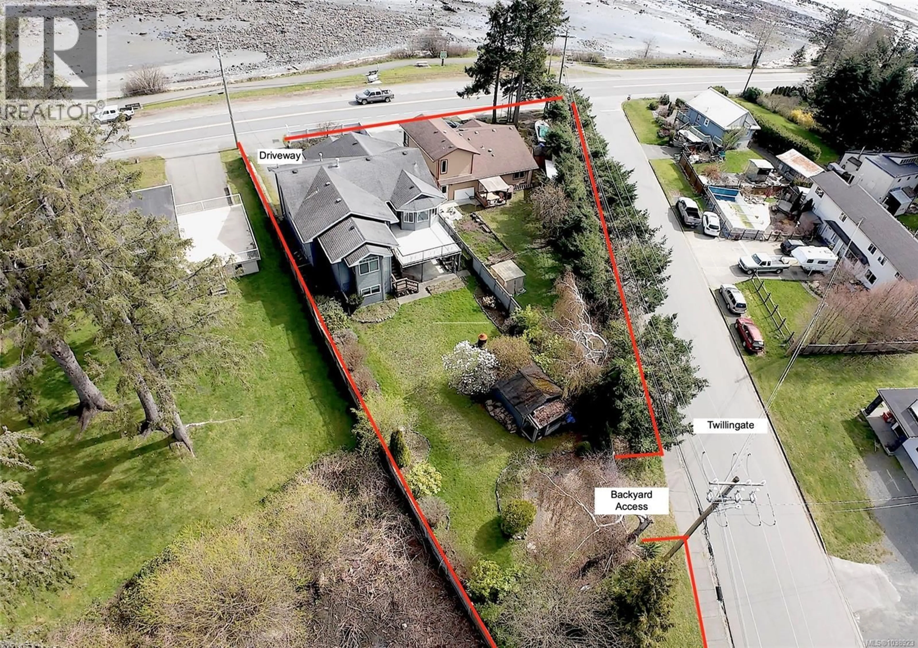 A pic from outside/outdoor area/front of a property/back of a property/a pic from drone, street for 3264 ISLAND HIGHWAY SOUTH, Campbell River British Columbia V9W1C9