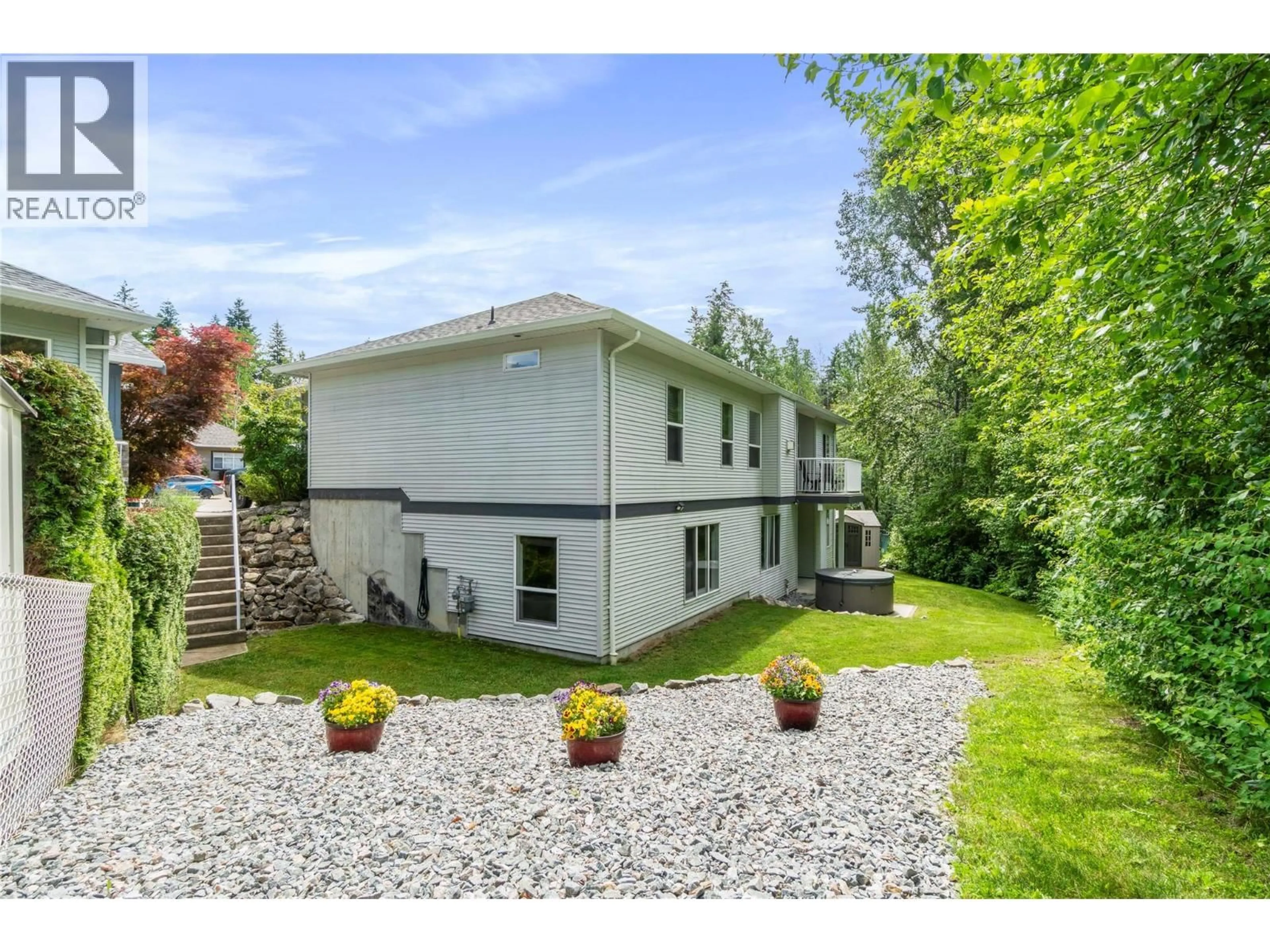 A pic from outside/outdoor area/front of a property/back of a property/a pic from drone, unknown for 32 - 801 20TH STREET NORTHEAST, Salmon Arm British Columbia V1E2R7