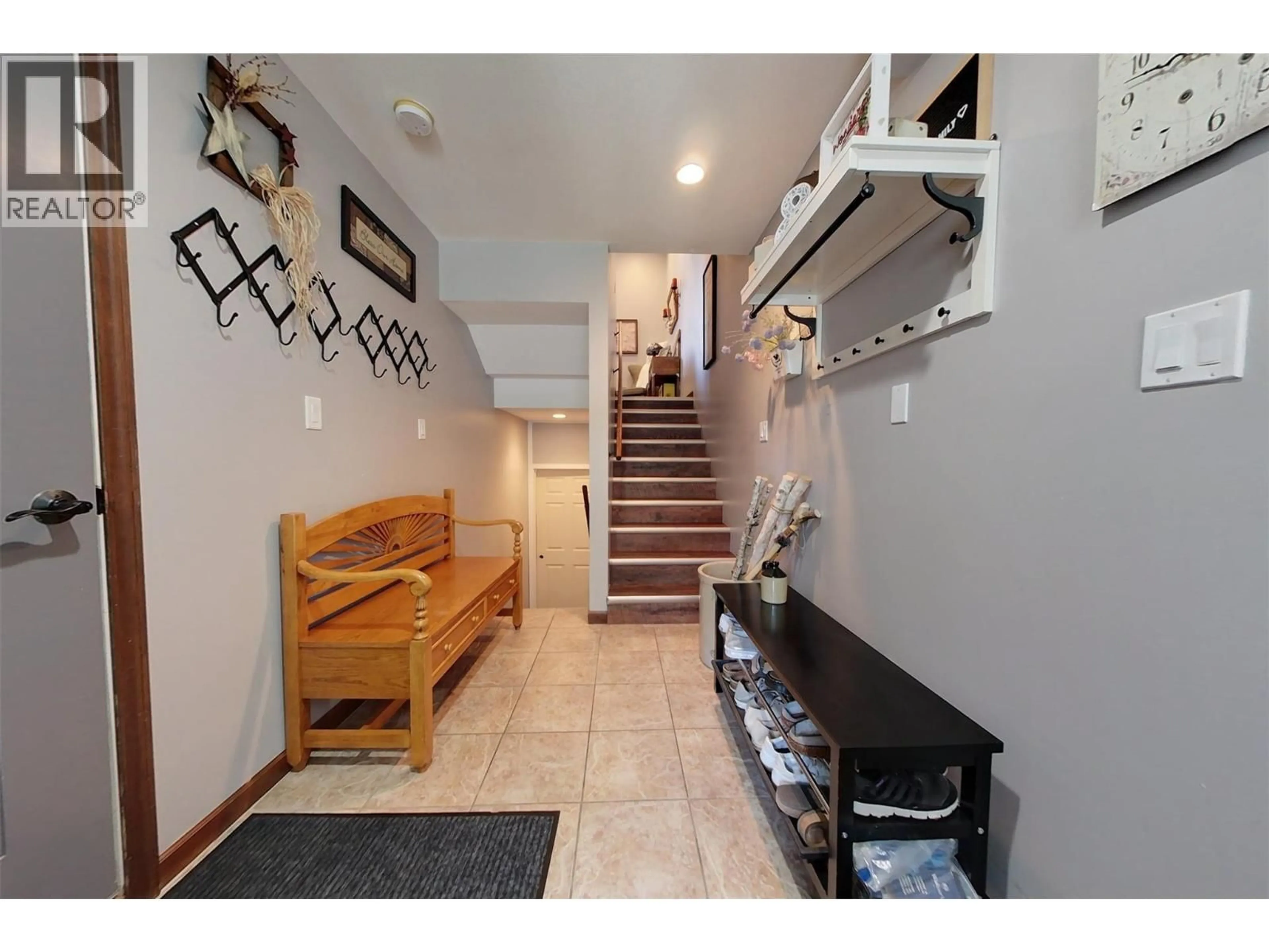 Indoor entryway for 3 - 1840 KELOWNA CRESCENT, Cranbrook British Columbia V1C6L6