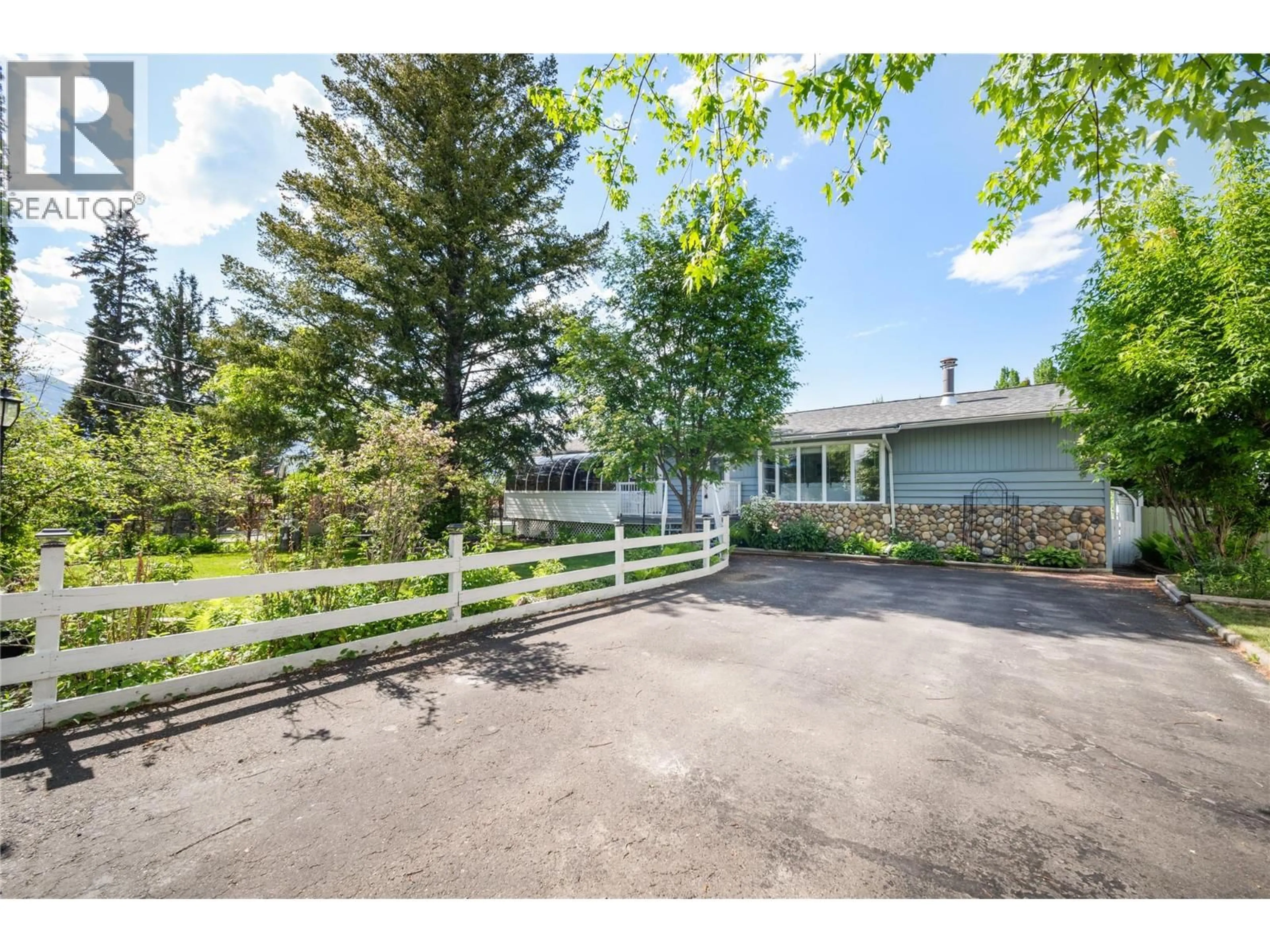 A pic from outside/outdoor area/front of a property/back of a property/a pic from drone, street for 4715 GOVERNMENT STREET, Windermere British Columbia V0B2L2