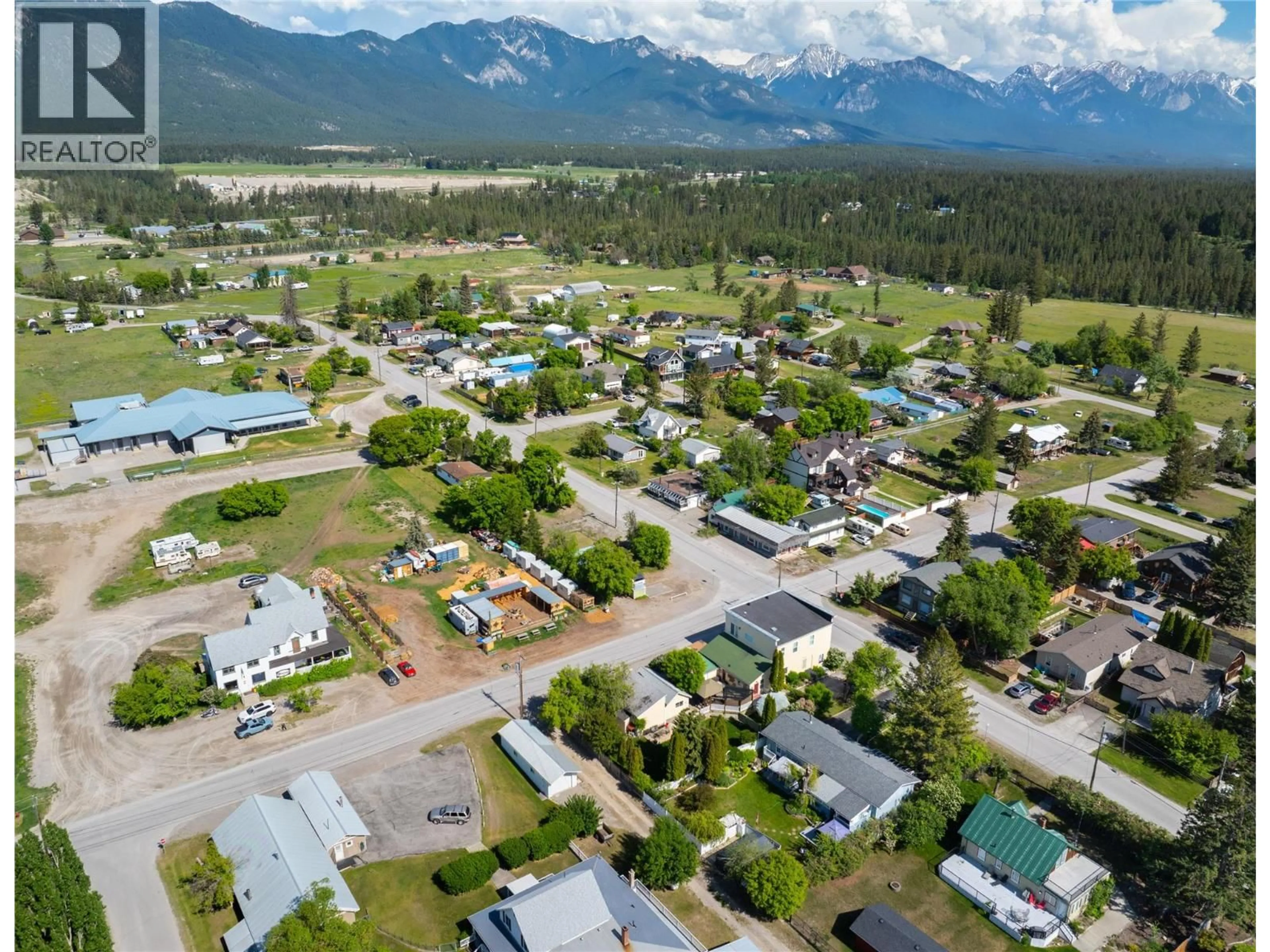 A pic from outside/outdoor area/front of a property/back of a property/a pic from drone, mountain view for 4715 GOVERNMENT STREET, Windermere British Columbia V0B2L2