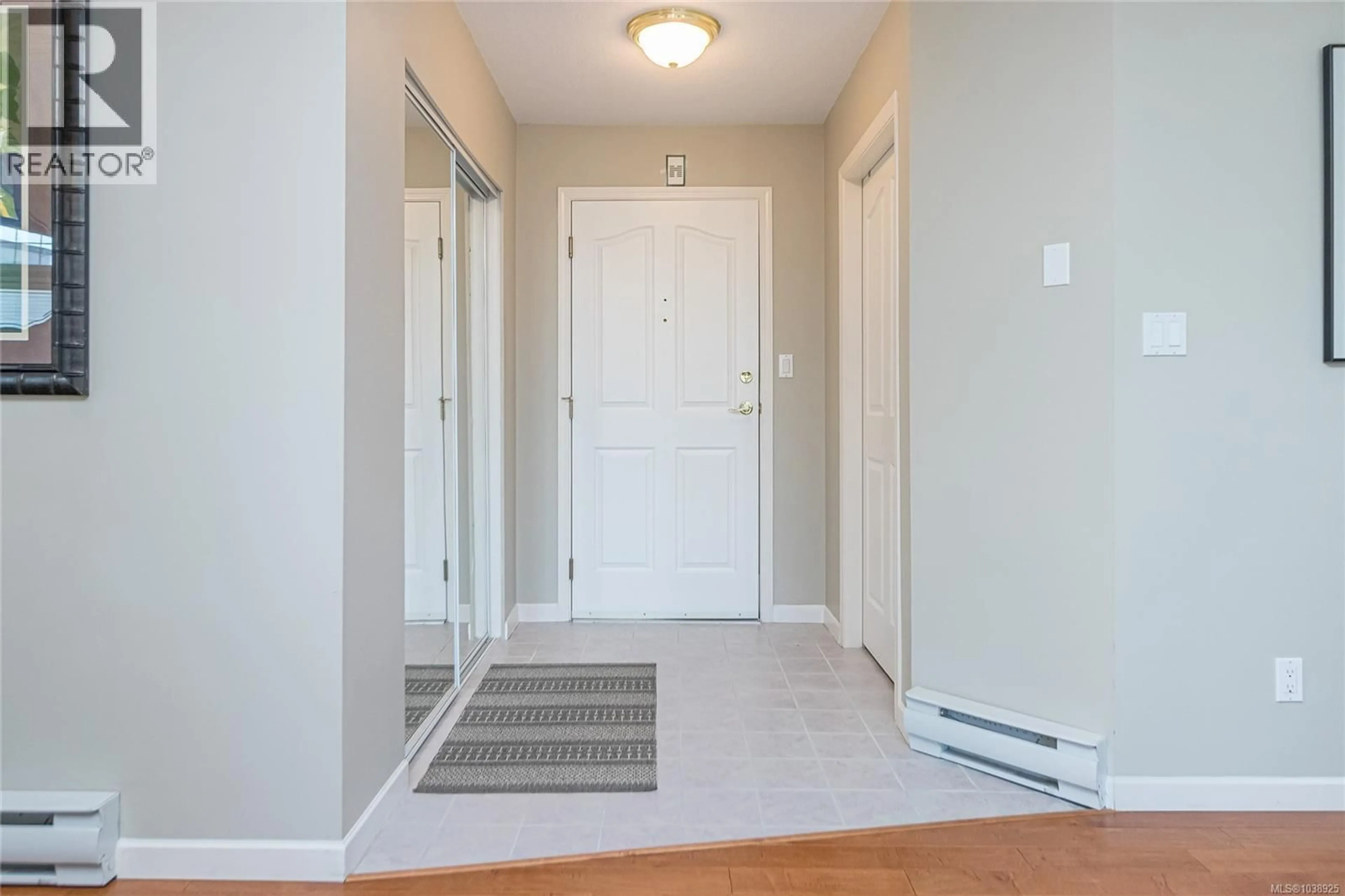 Indoor entryway for 305 - 245 FIRST STREET, Duncan British Columbia V9L1R3