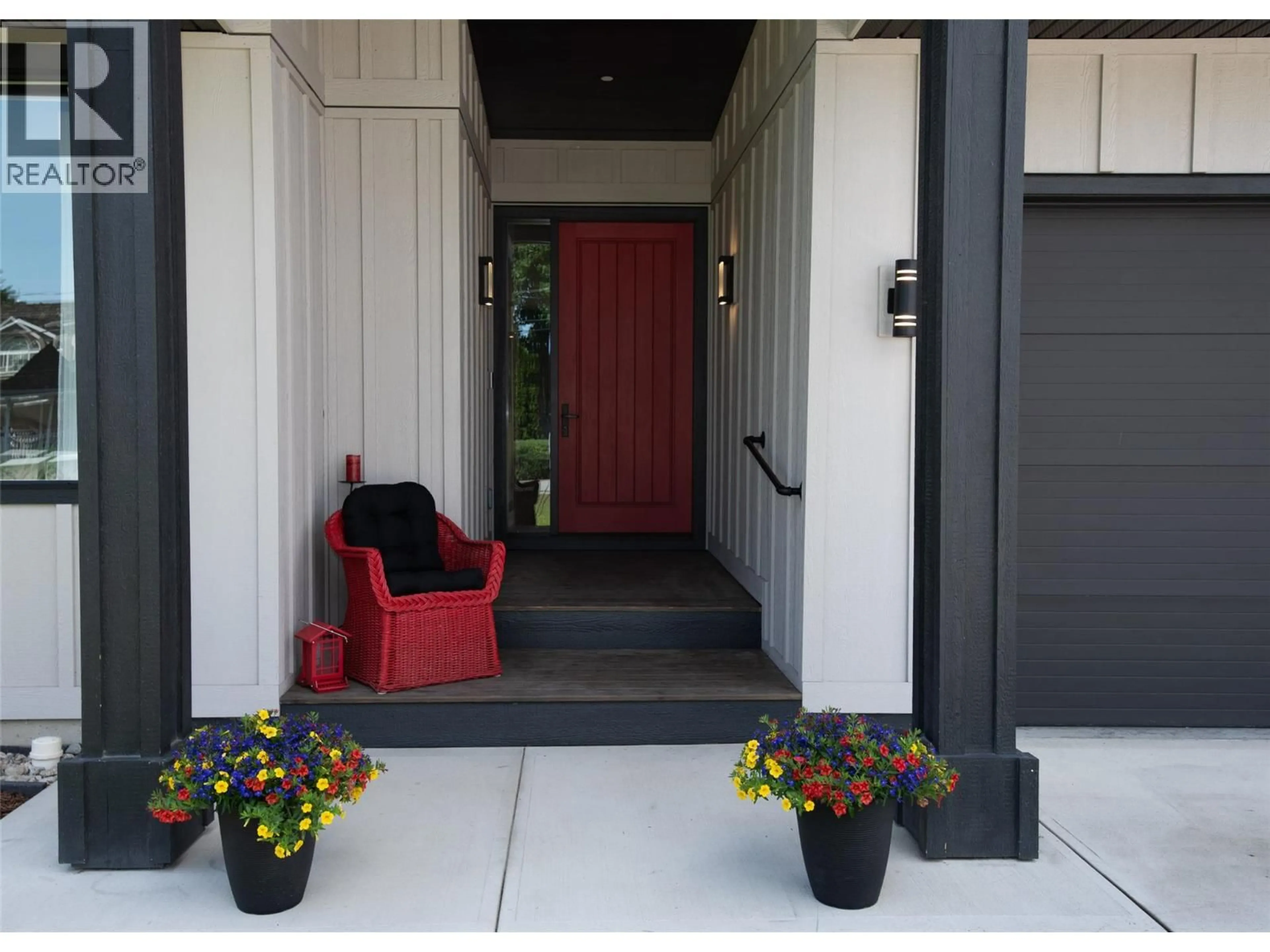 Indoor entryway for 2311 THORNBER STREET, Summerland British Columbia V0H1Z9