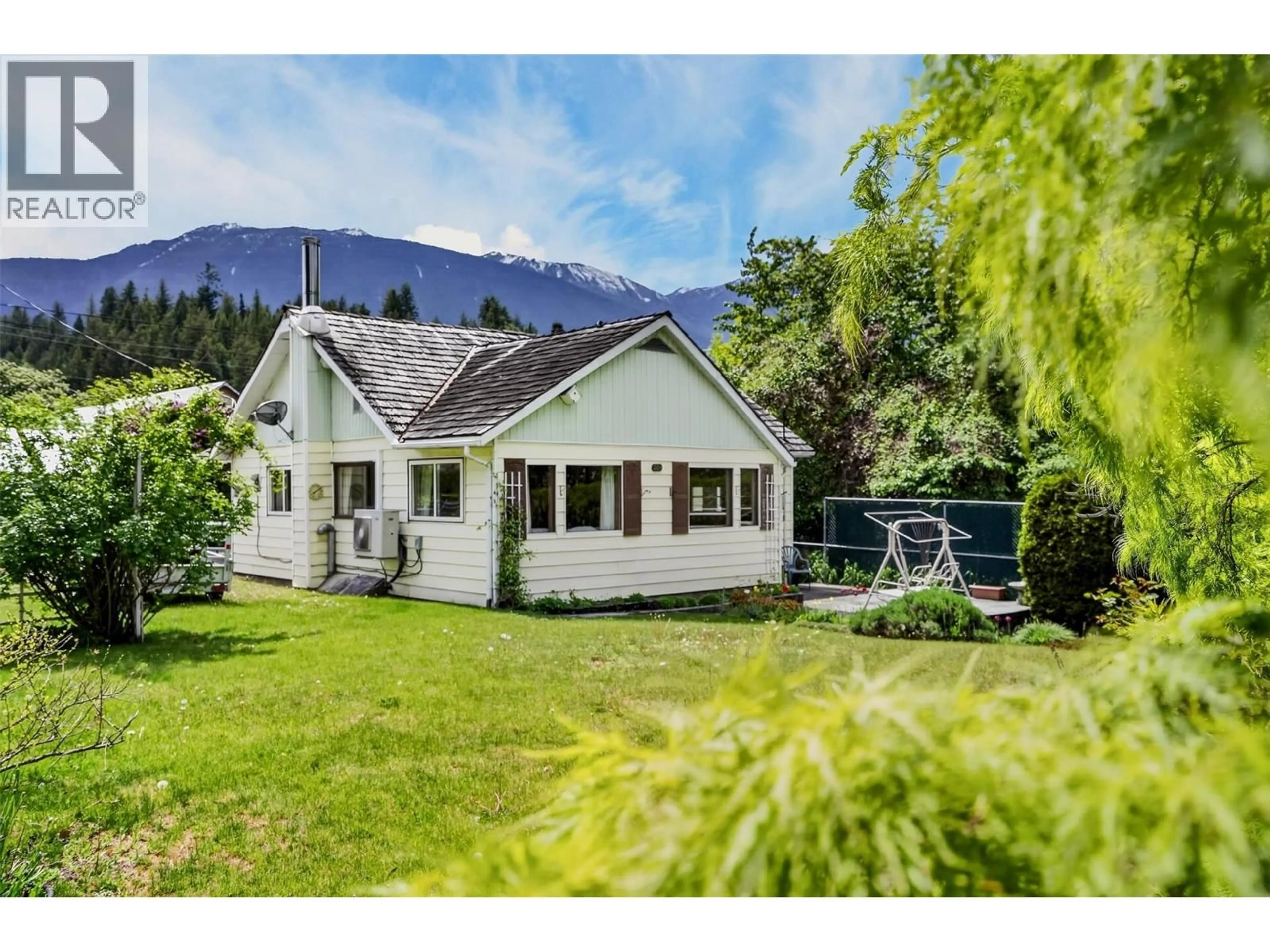 A pic from outside/outdoor area/front of a property/back of a property/a pic from drone, mountain view for 239 B AVENUE, Kaslo British Columbia V0G1M0