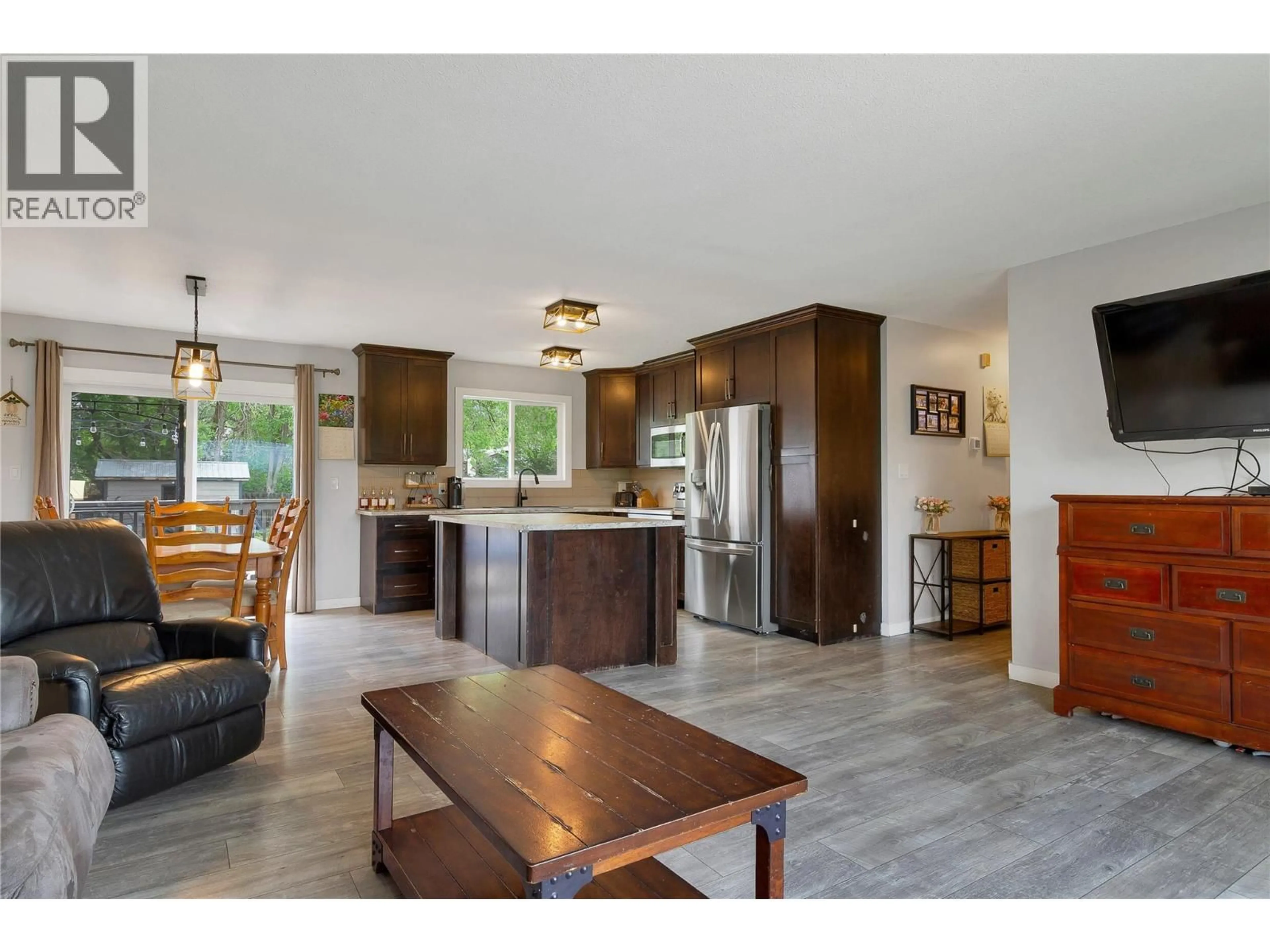Open concept kitchen, unknown for 1214 OTTER LAKE CROSS ROAD, Spallumcheen British Columbia V4Y0N8