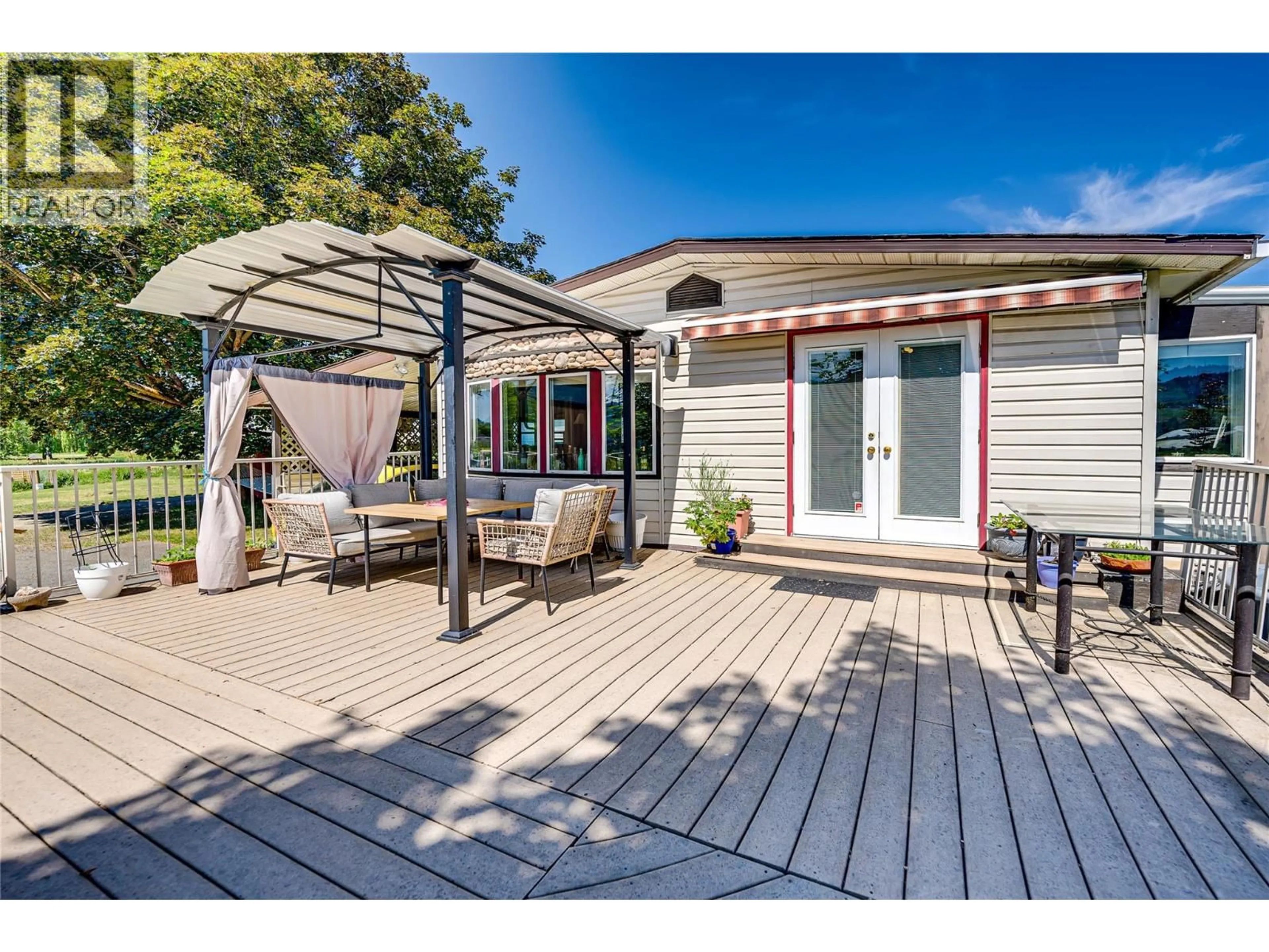 Patio, street for 106 - 2727 LAKESHORE ROAD, Vernon British Columbia V1H1X5