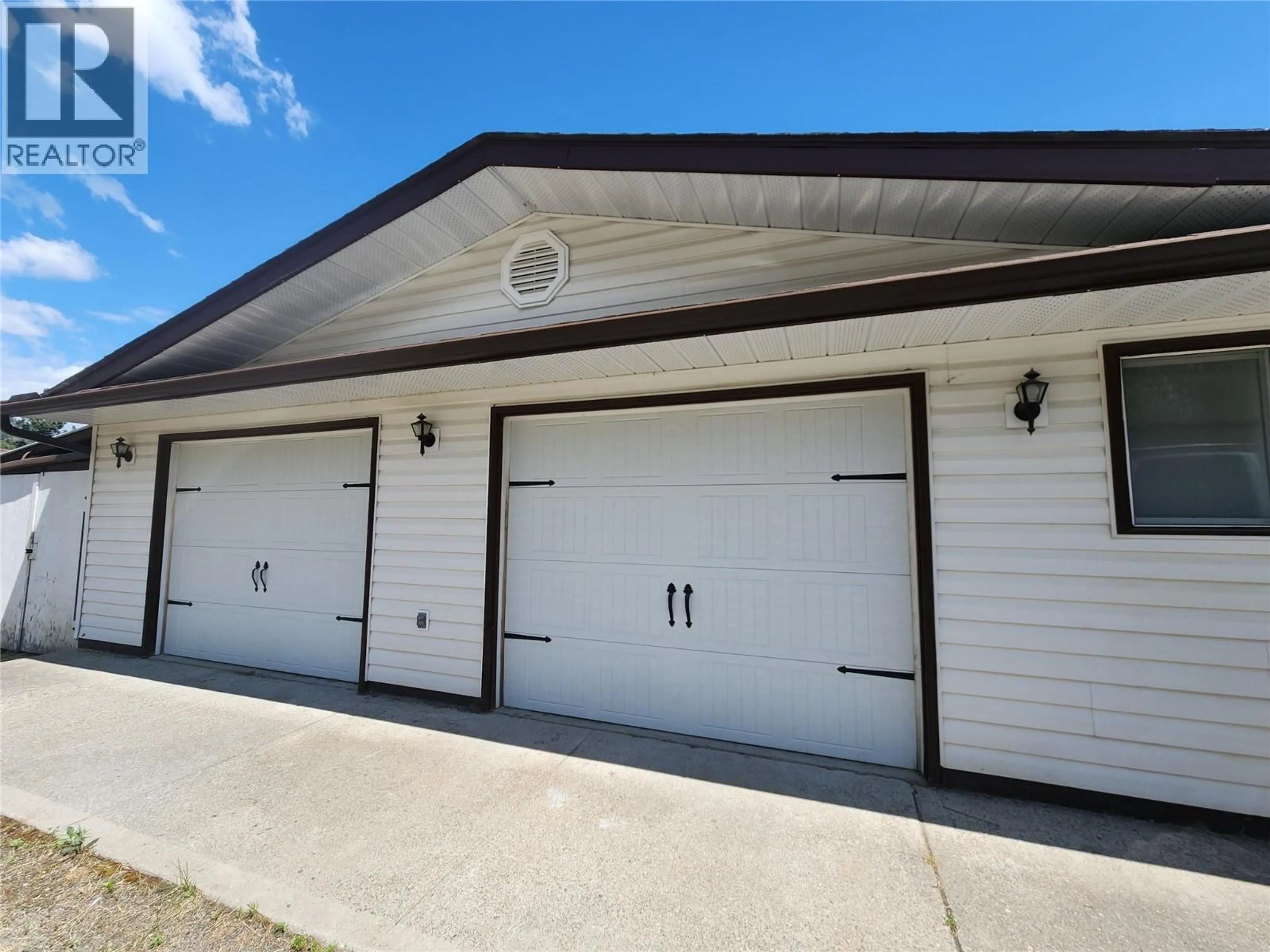 Indoor garage for 5440 41 HIGHWAY, Grand Forks British Columbia V0H1H5