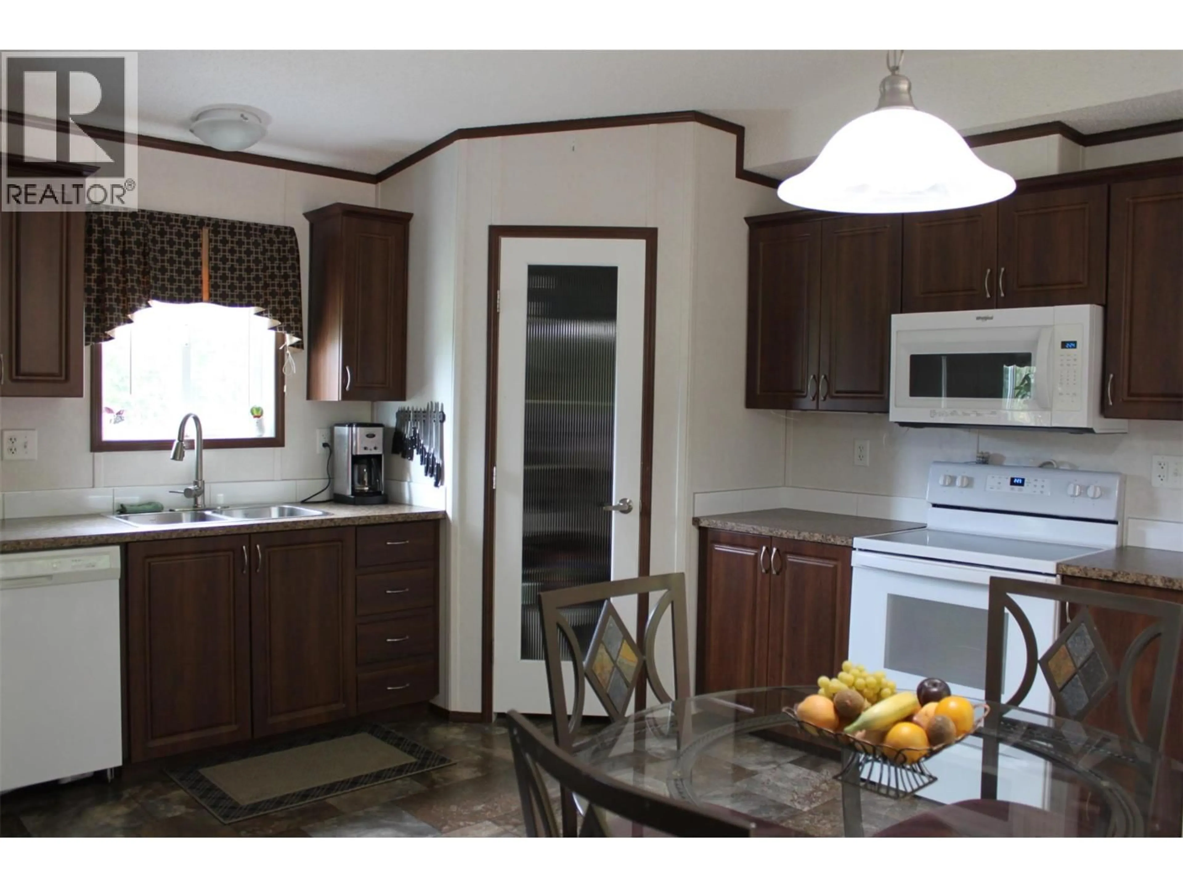 Standard kitchen, unknown for 3015 6 HIGHWAY, Nakusp British Columbia V0G1R1