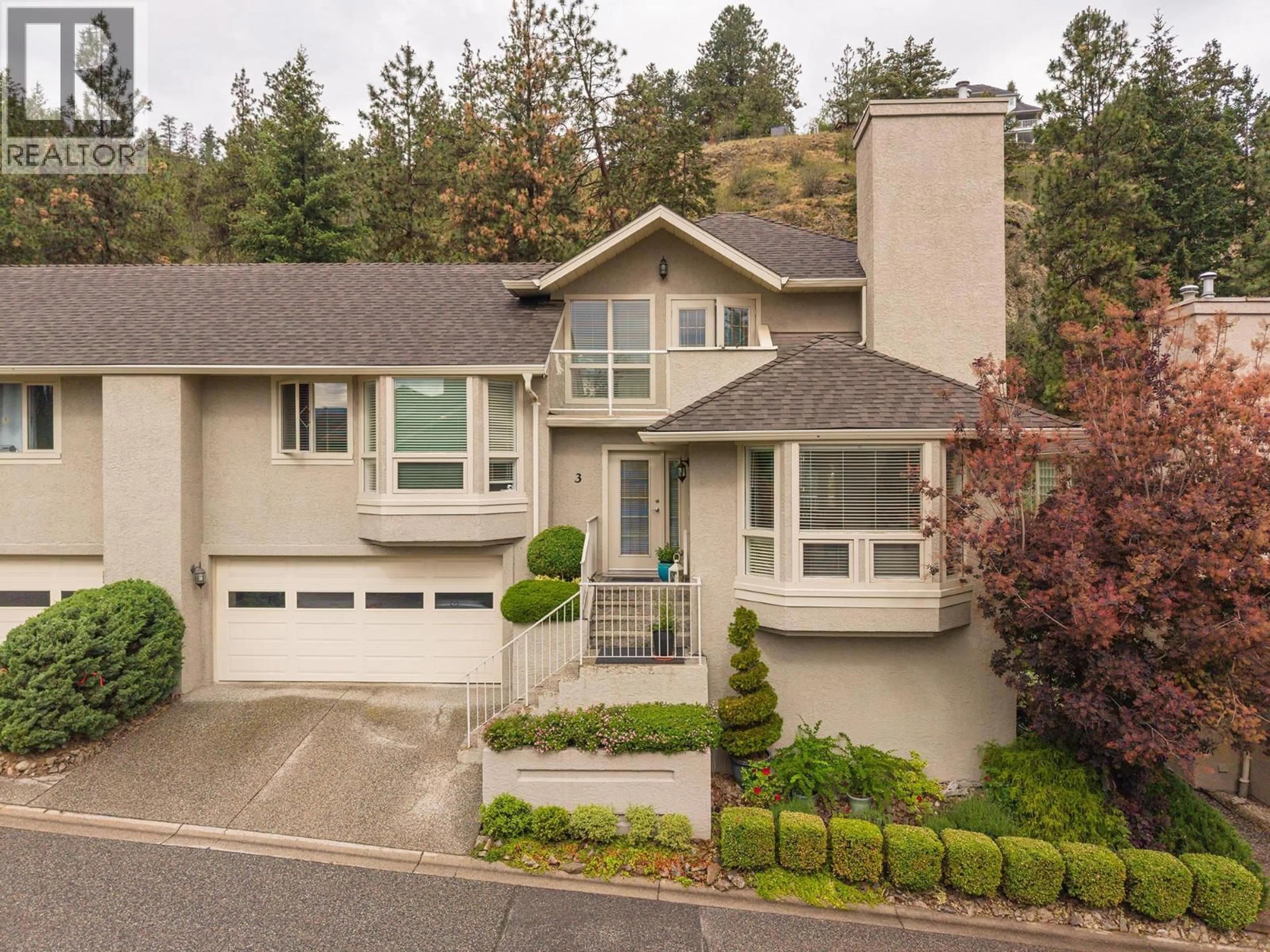 Home with vinyl exterior material, street for 3 - 980 DILWORTH DRIVE, Kelowna British Columbia V1V1S6