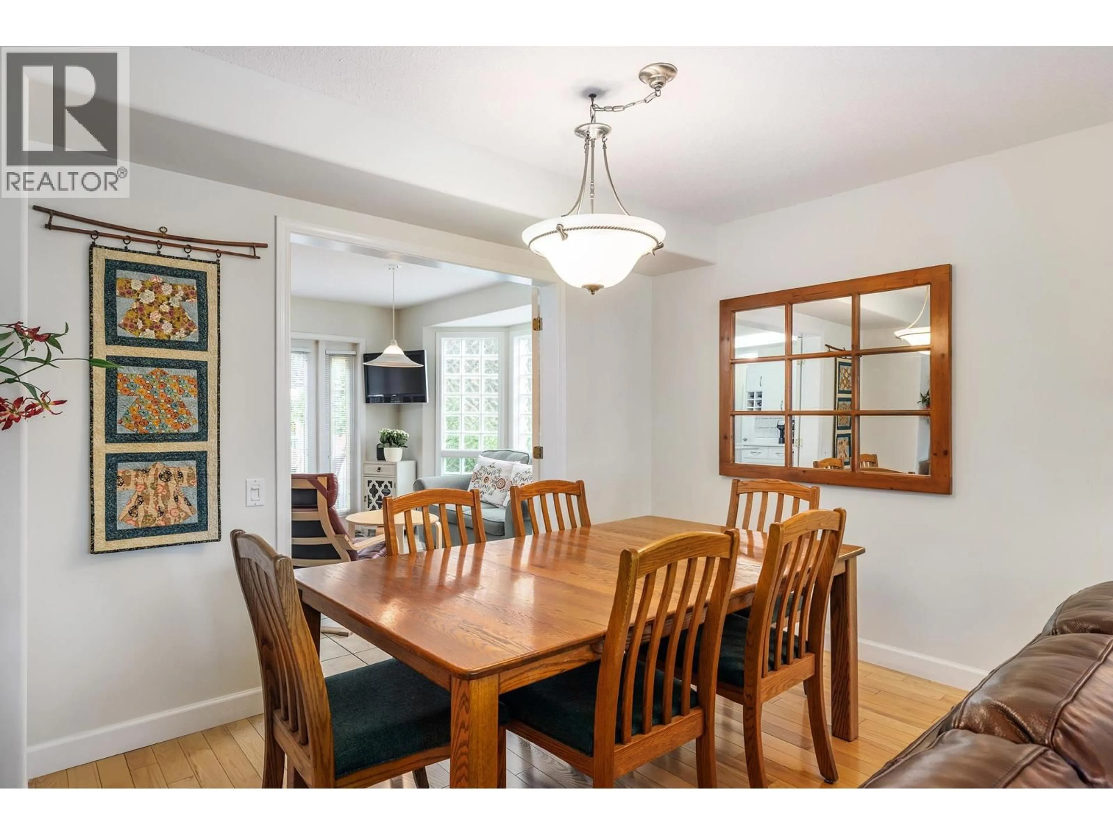 Dining room, wood/laminate floor for 3 - 980 DILWORTH DRIVE, Kelowna British Columbia V1V1S6