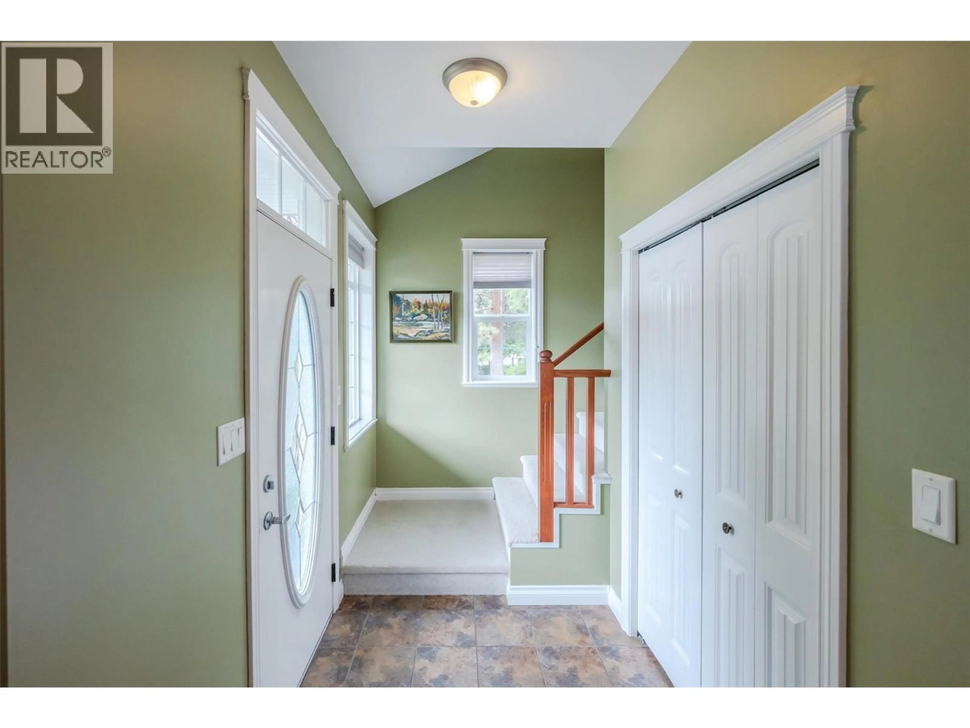 Indoor entryway for 105 - 168 REGINA AVENUE, Penticton British Columbia V2A2K8