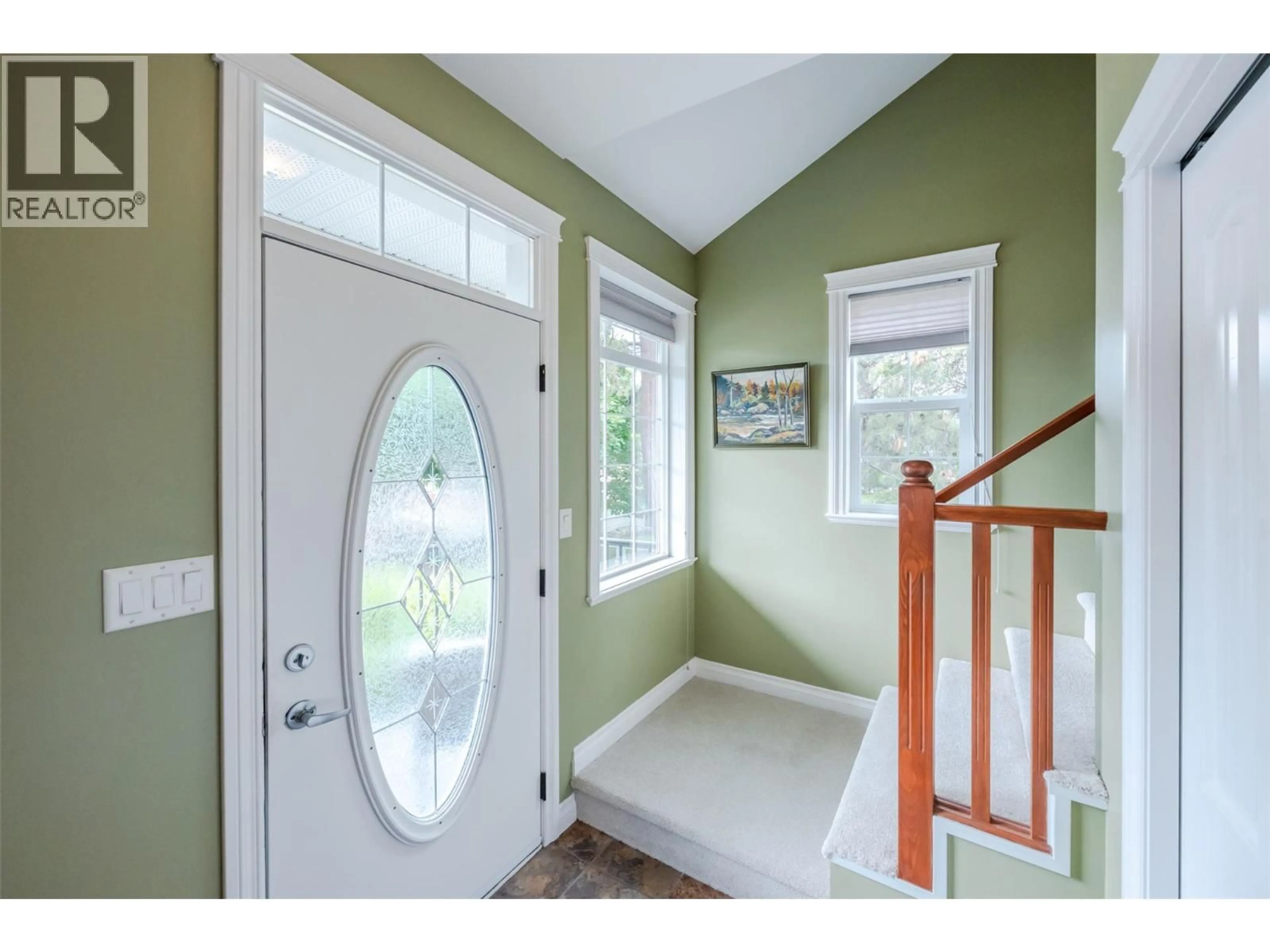 Indoor entryway for 105 - 168 REGINA AVENUE, Penticton British Columbia V2A2K8