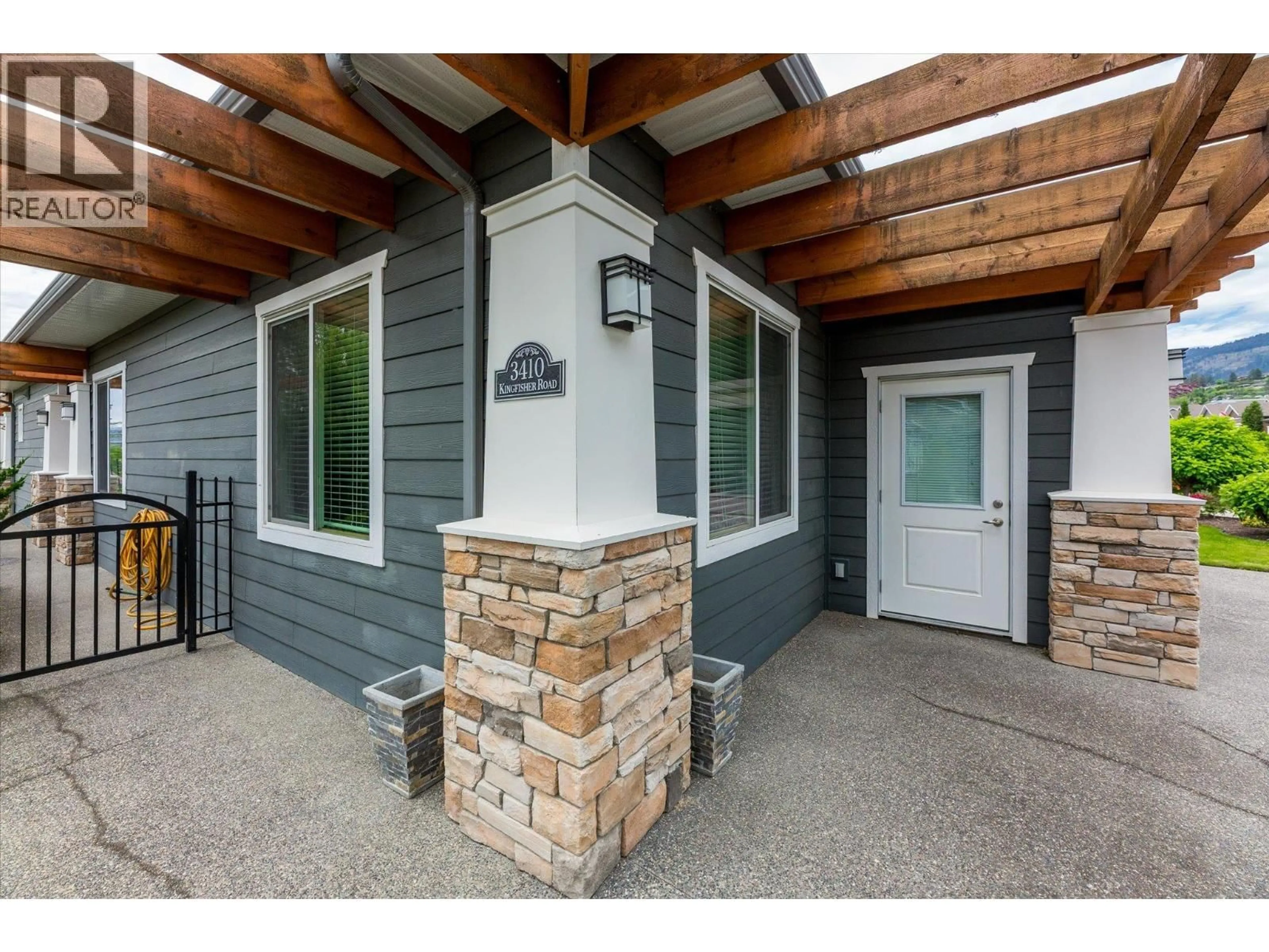 Indoor entryway for 3410 KINGFISHER ROAD, West Kelowna British Columbia V4T3A5
