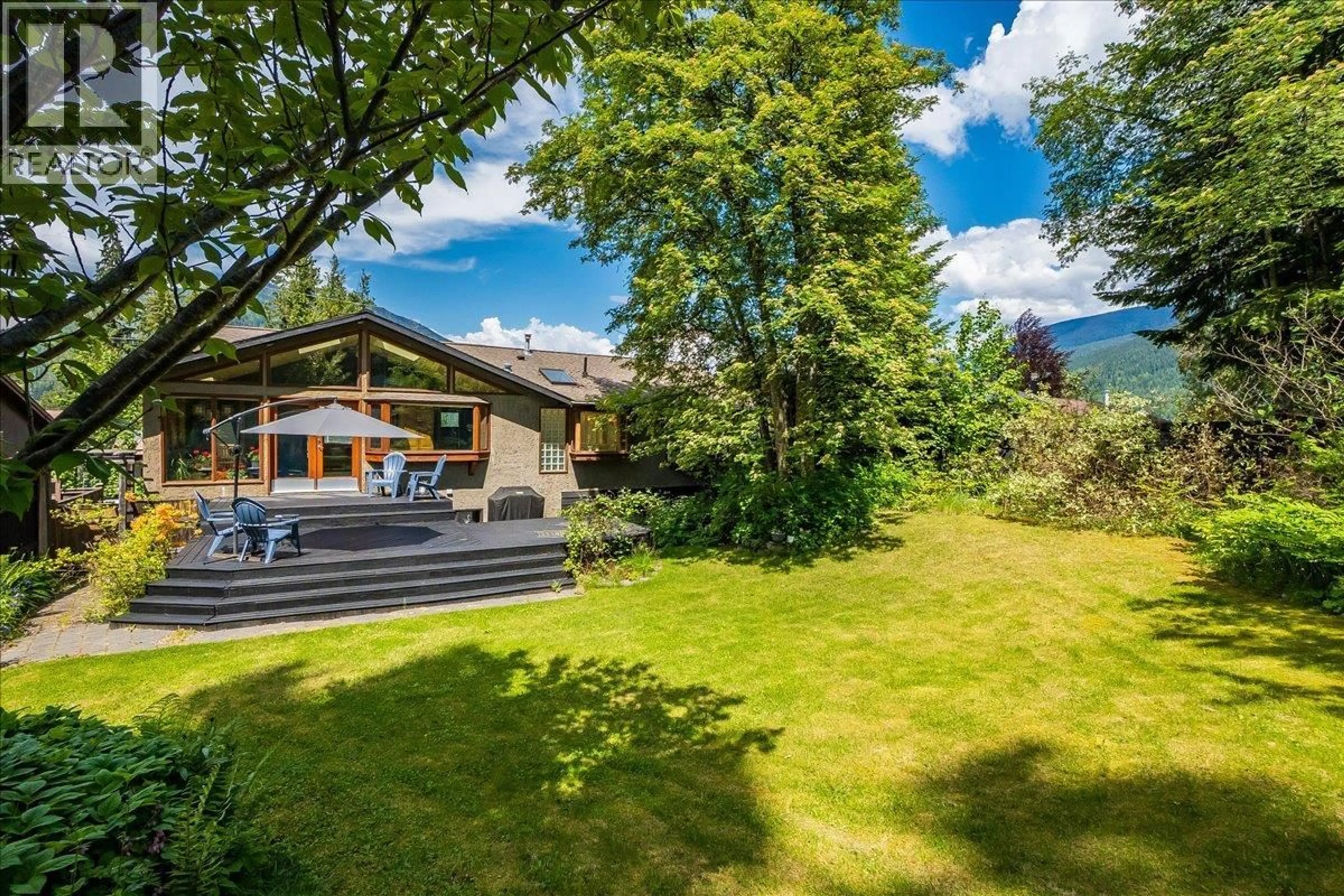 A pic from outside/outdoor area/front of a property/back of a property/a pic from drone, mountain view for 1001 GILKER STREET, Nelson British Columbia V1L5V3