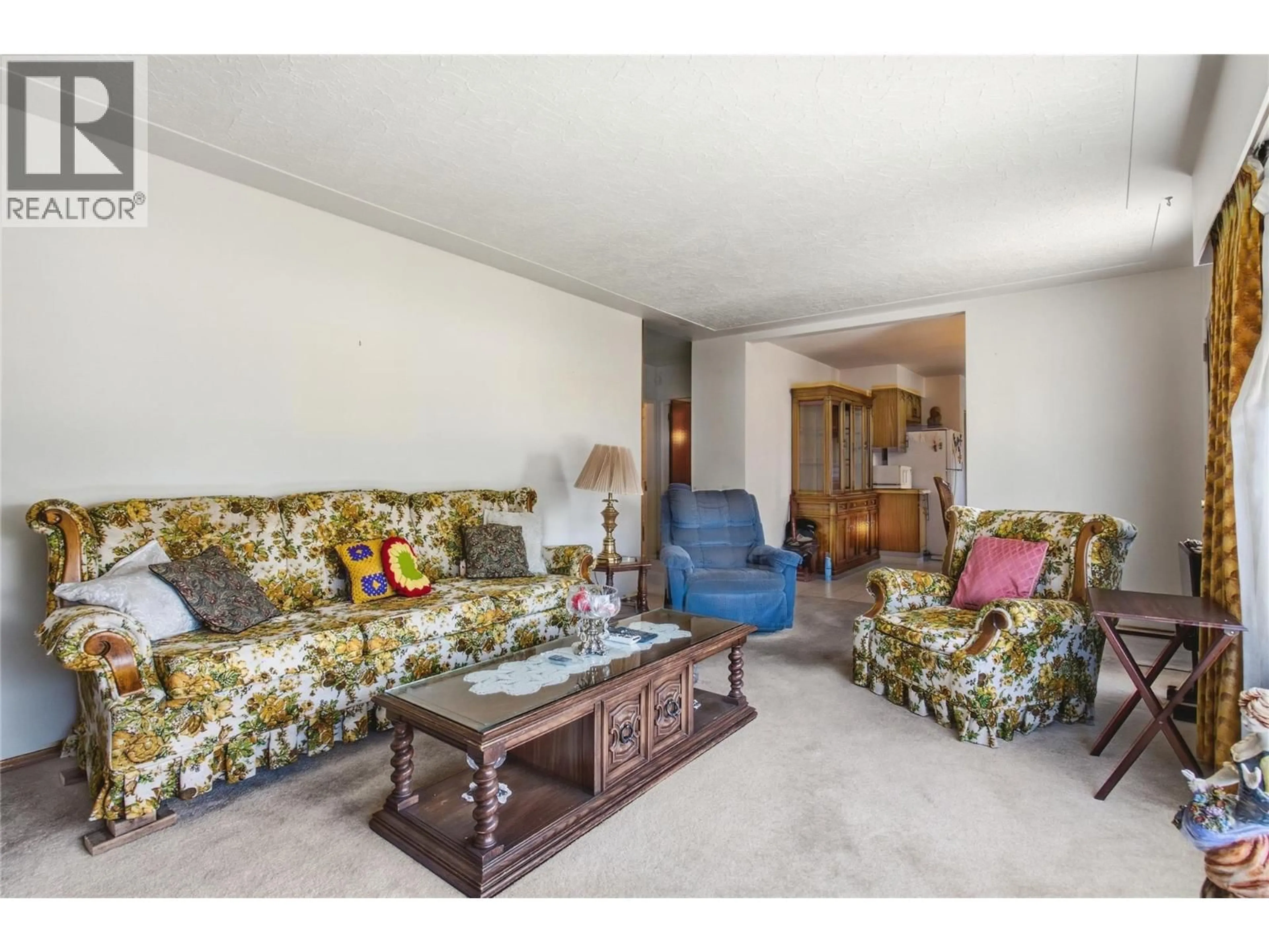 Living room with furniture, unknown for 283 CHESTNUT AVENUE, Kamloops British Columbia V2B1L4