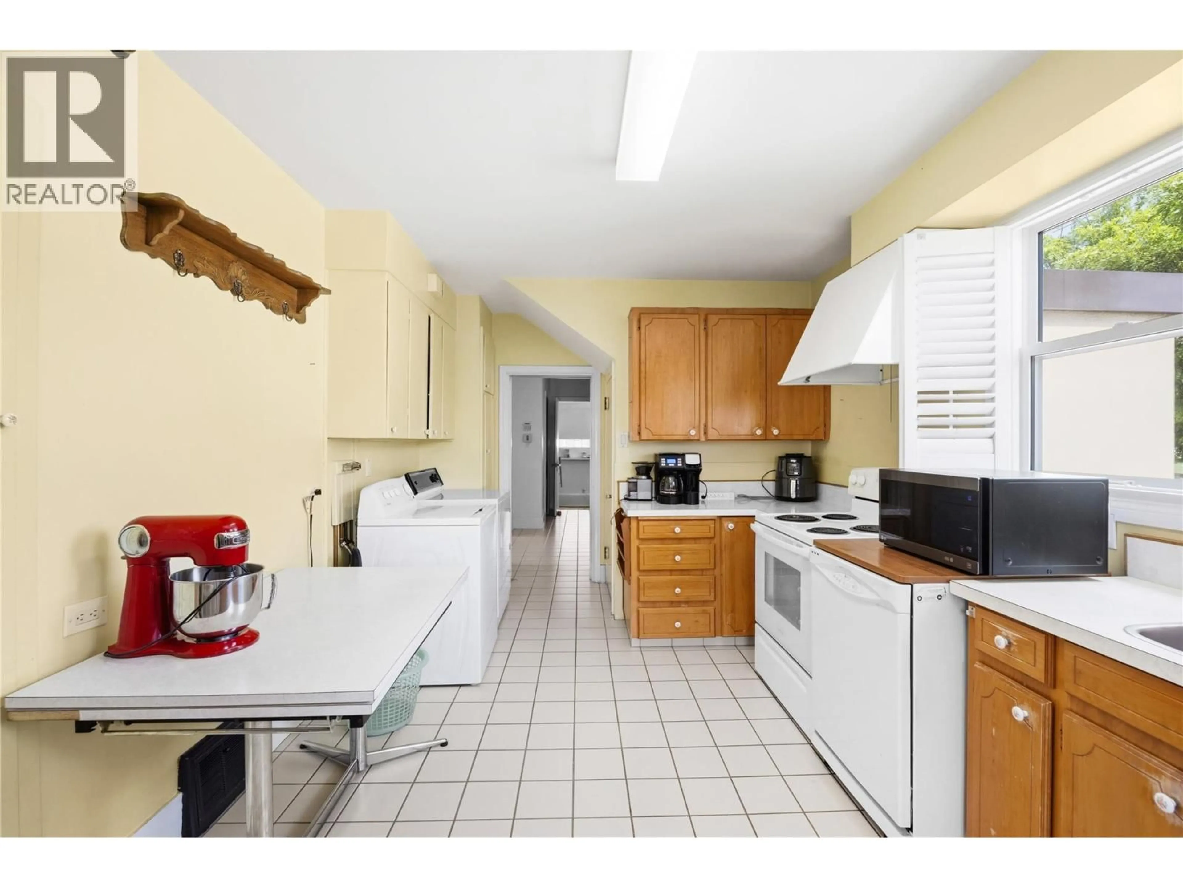 Standard kitchen, ceramic/tile floor for 763 ARGYLE STREET, Penticton British Columbia V2A5N8