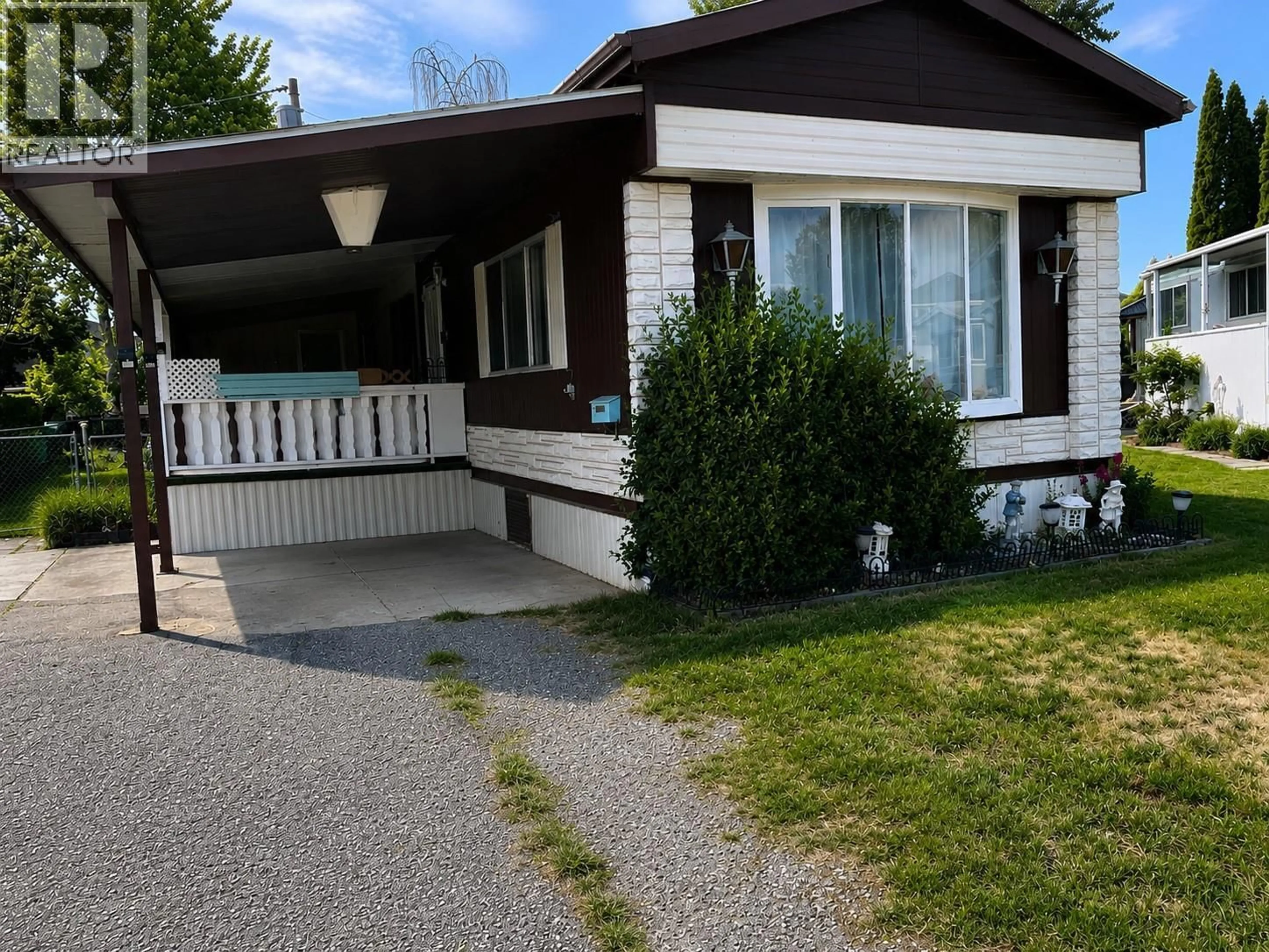 Home with vinyl exterior material, street for 110 - 3745 LAKESHORE ROAD, Kelowna British Columbia V1W3K4