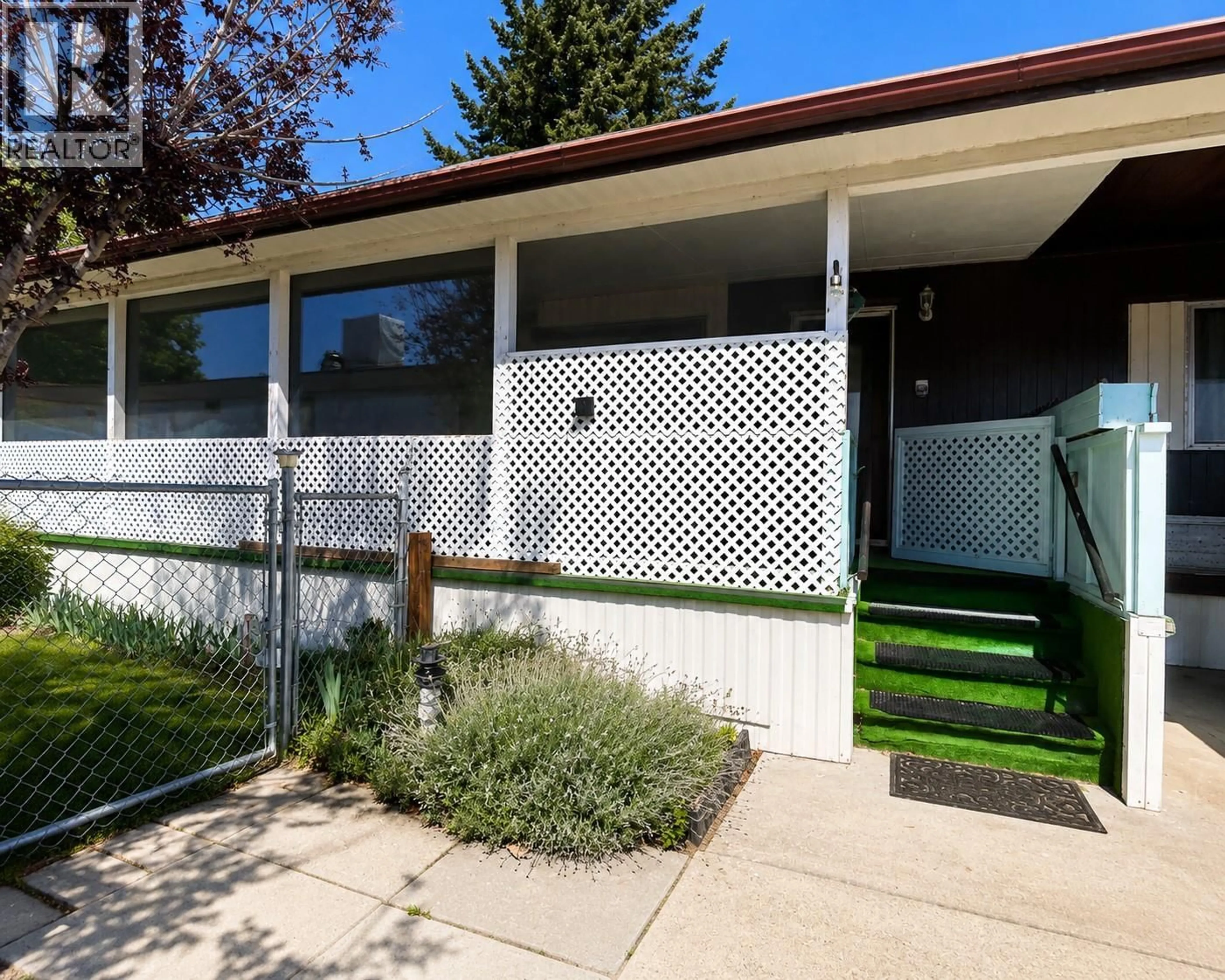 Home with vinyl exterior material, street for 110 - 3745 LAKESHORE ROAD, Kelowna British Columbia V1W3K4