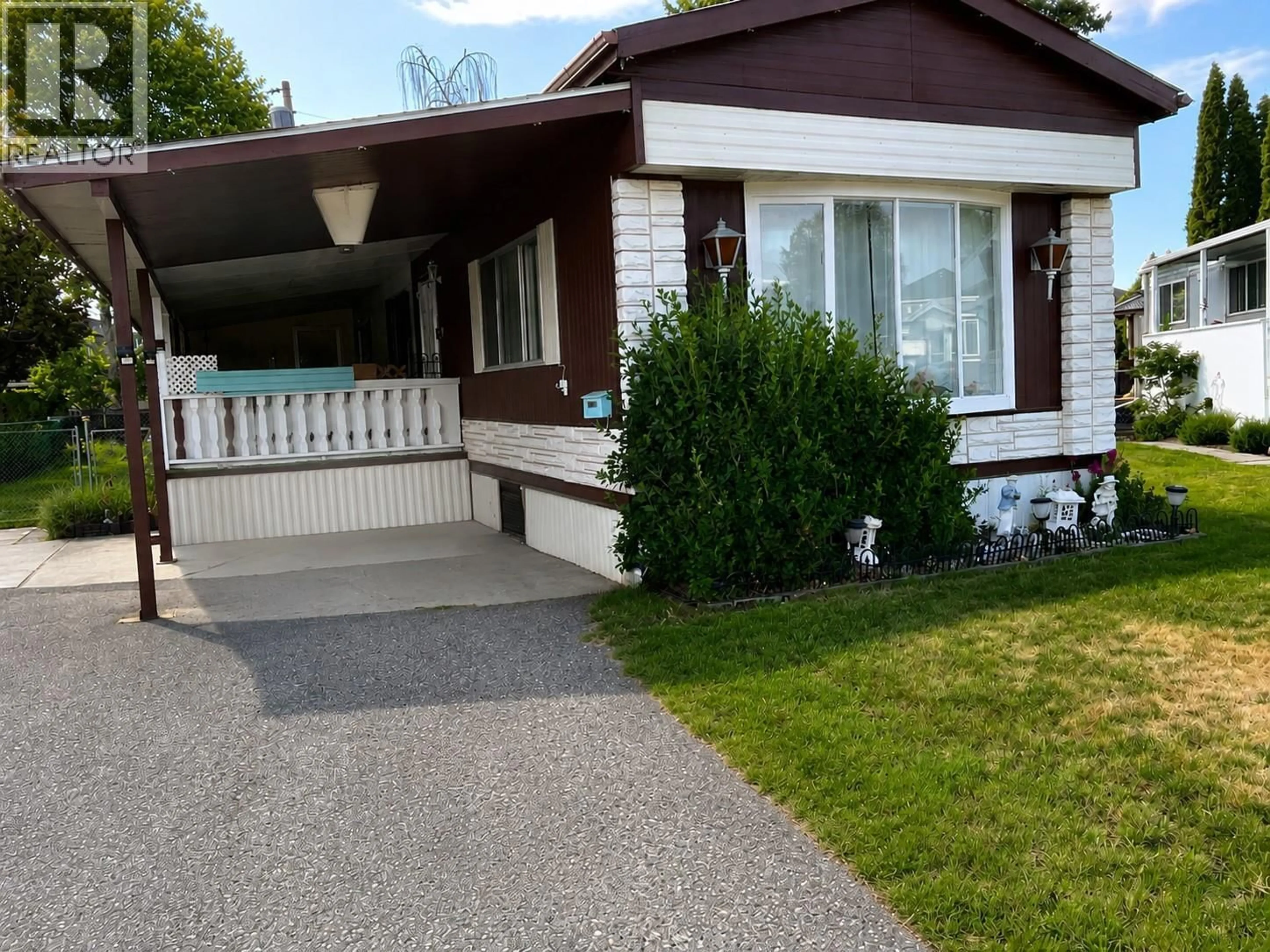 Home with vinyl exterior material, street for 110 - 3745 LAKESHORE ROAD, Kelowna British Columbia V1W3K4