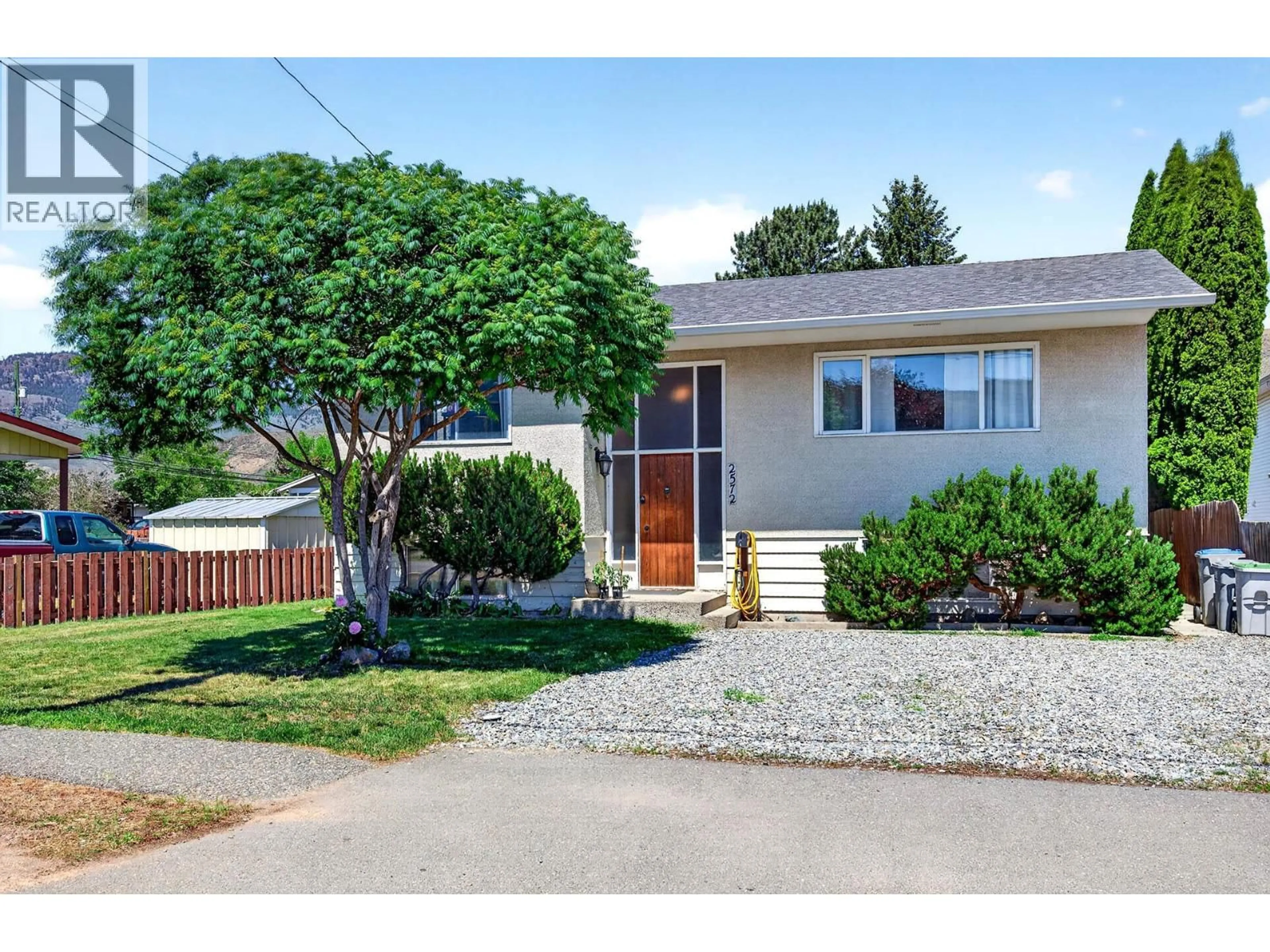 Home with vinyl exterior material, street for 2572 FLEETWOOD AVENUE, Kamloops British Columbia V2B4S9