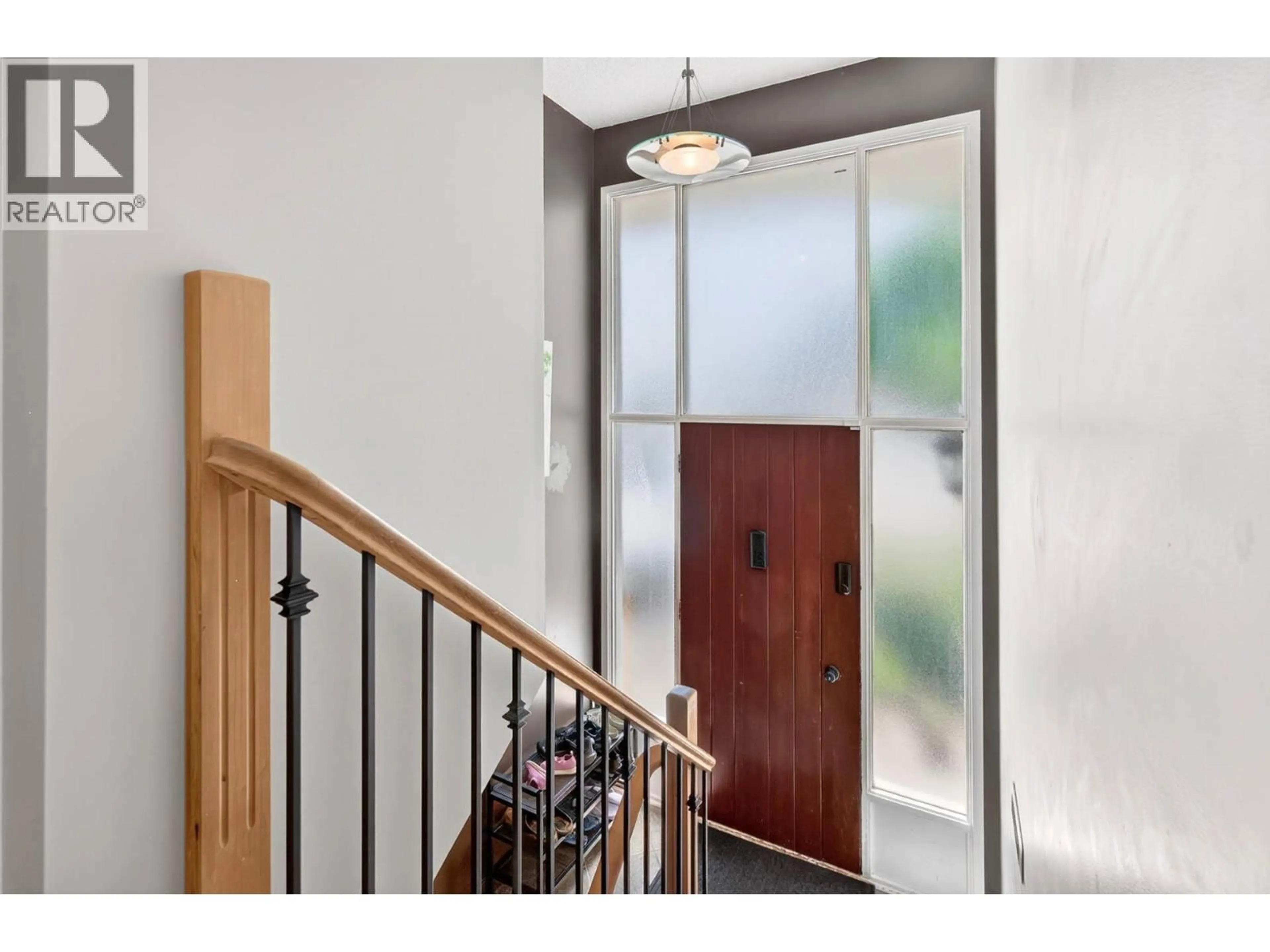 Indoor entryway for 2572 FLEETWOOD AVENUE, Kamloops British Columbia V2B4S9