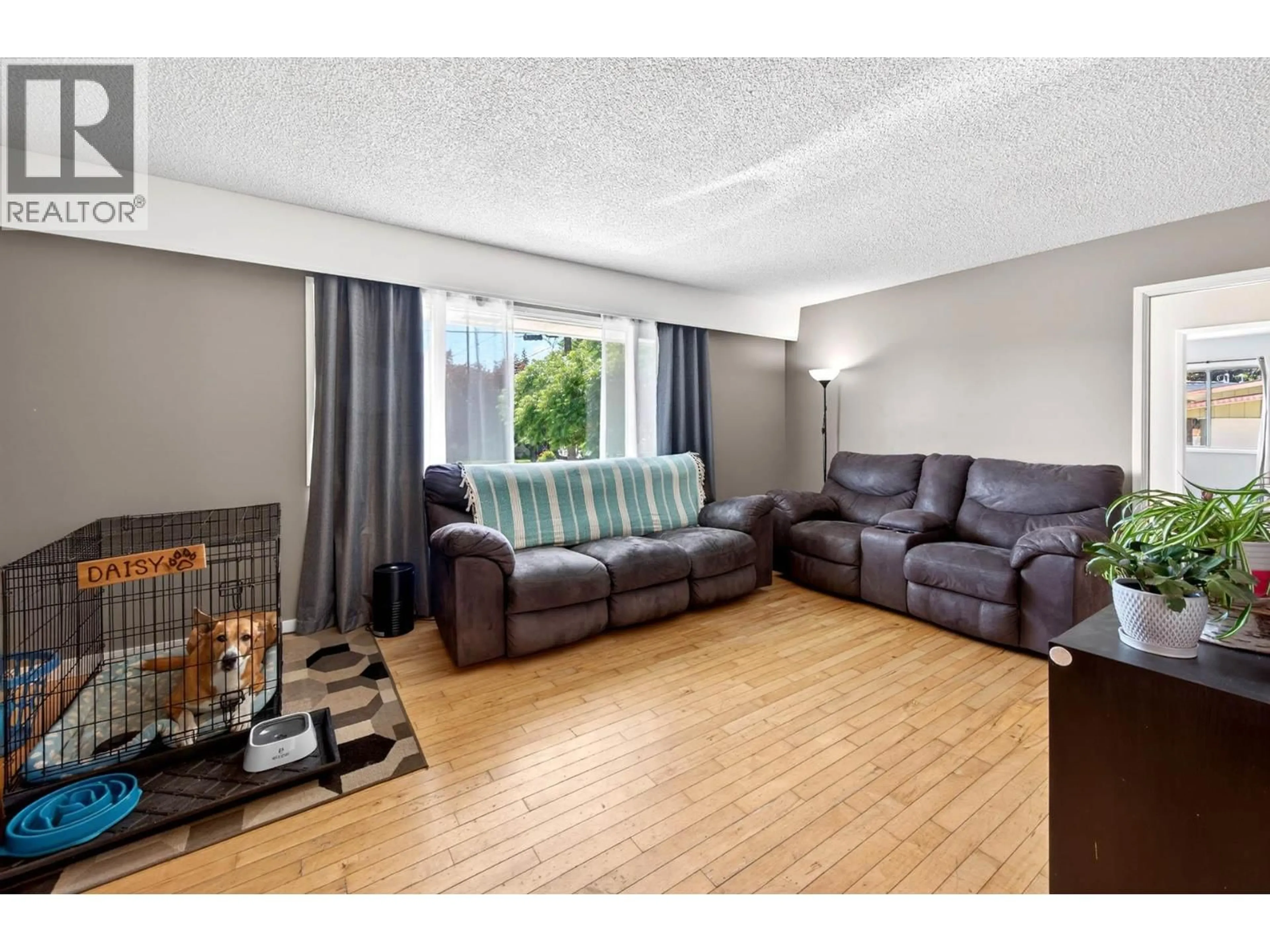 Living room with furniture, unknown for 2572 FLEETWOOD AVENUE, Kamloops British Columbia V2B4S9