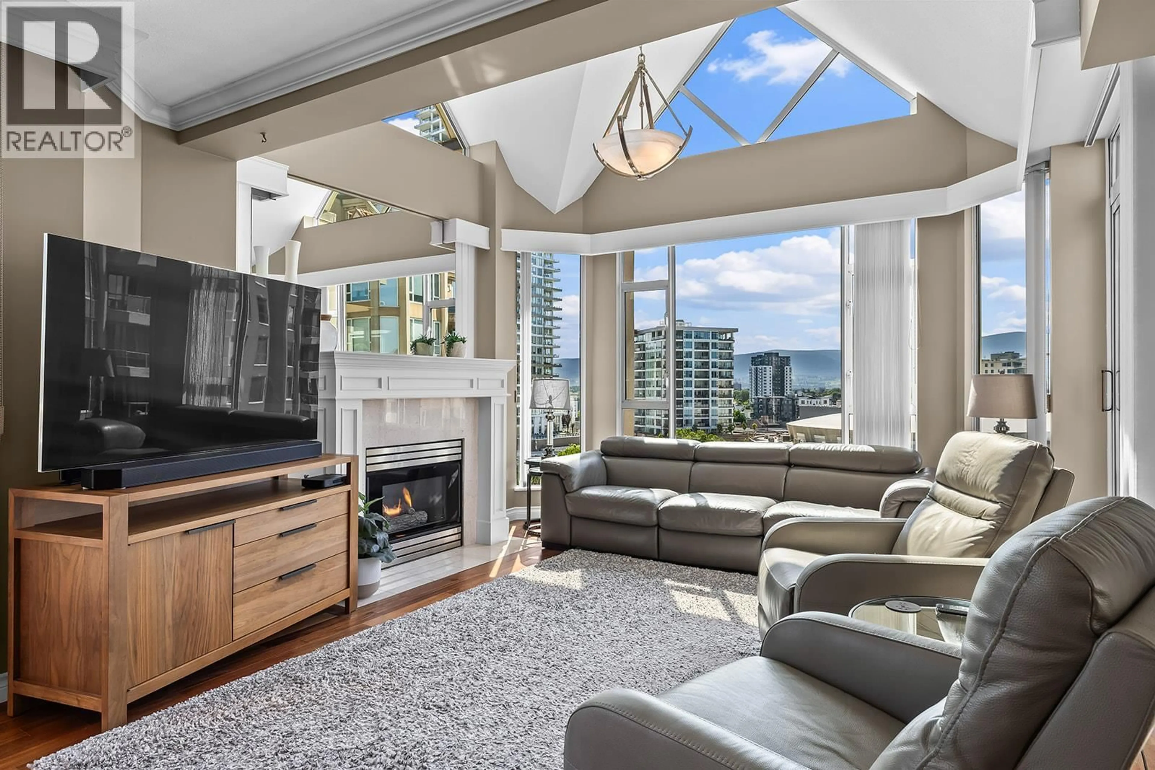 Living room with furniture, unknown for 1002 - 1152 SUNSET DRIVE, Kelowna British Columbia V1Y9R7