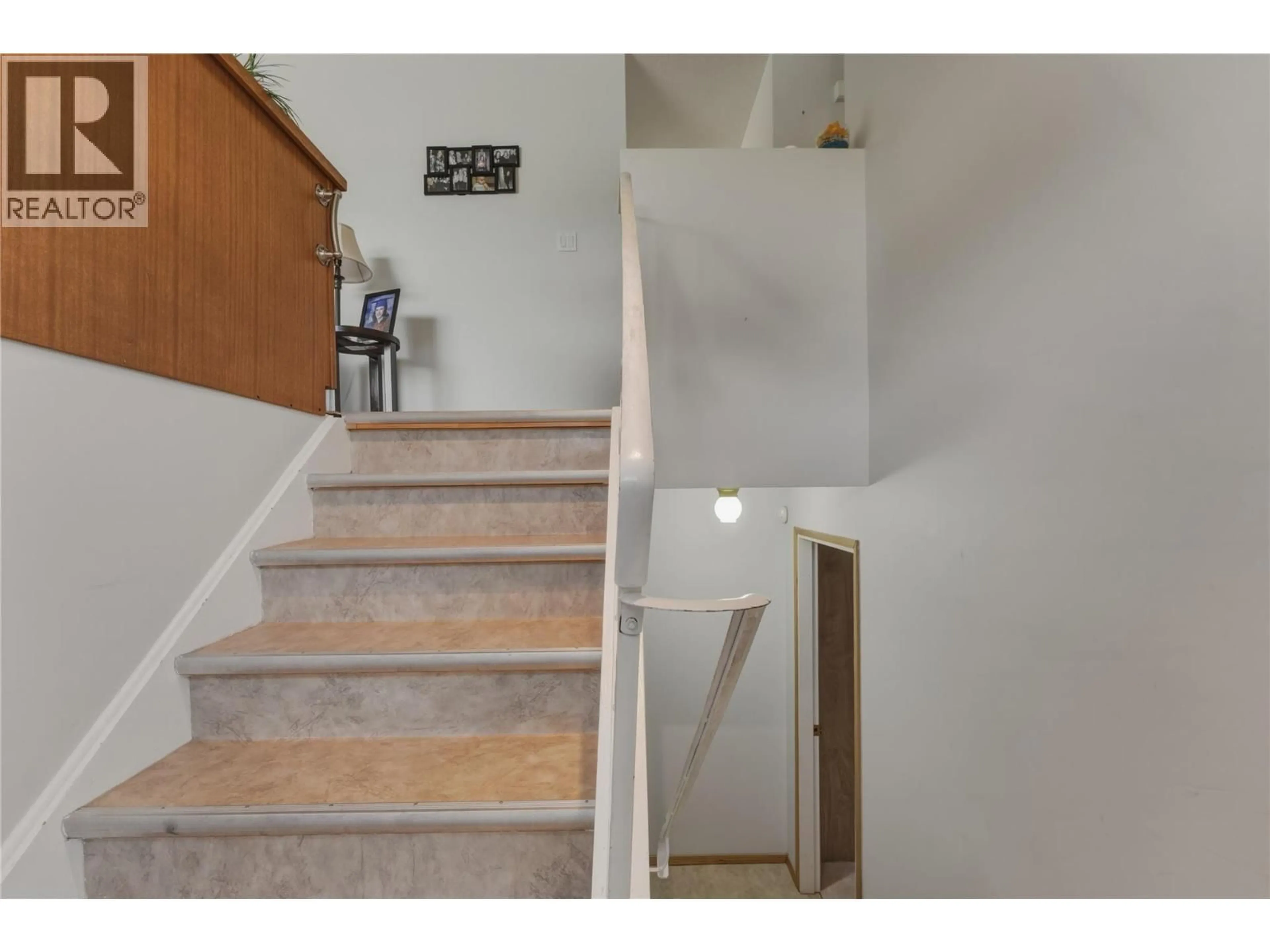 Stairs for 4300 16 AVENUE, Vernon British Columbia V1T6P4