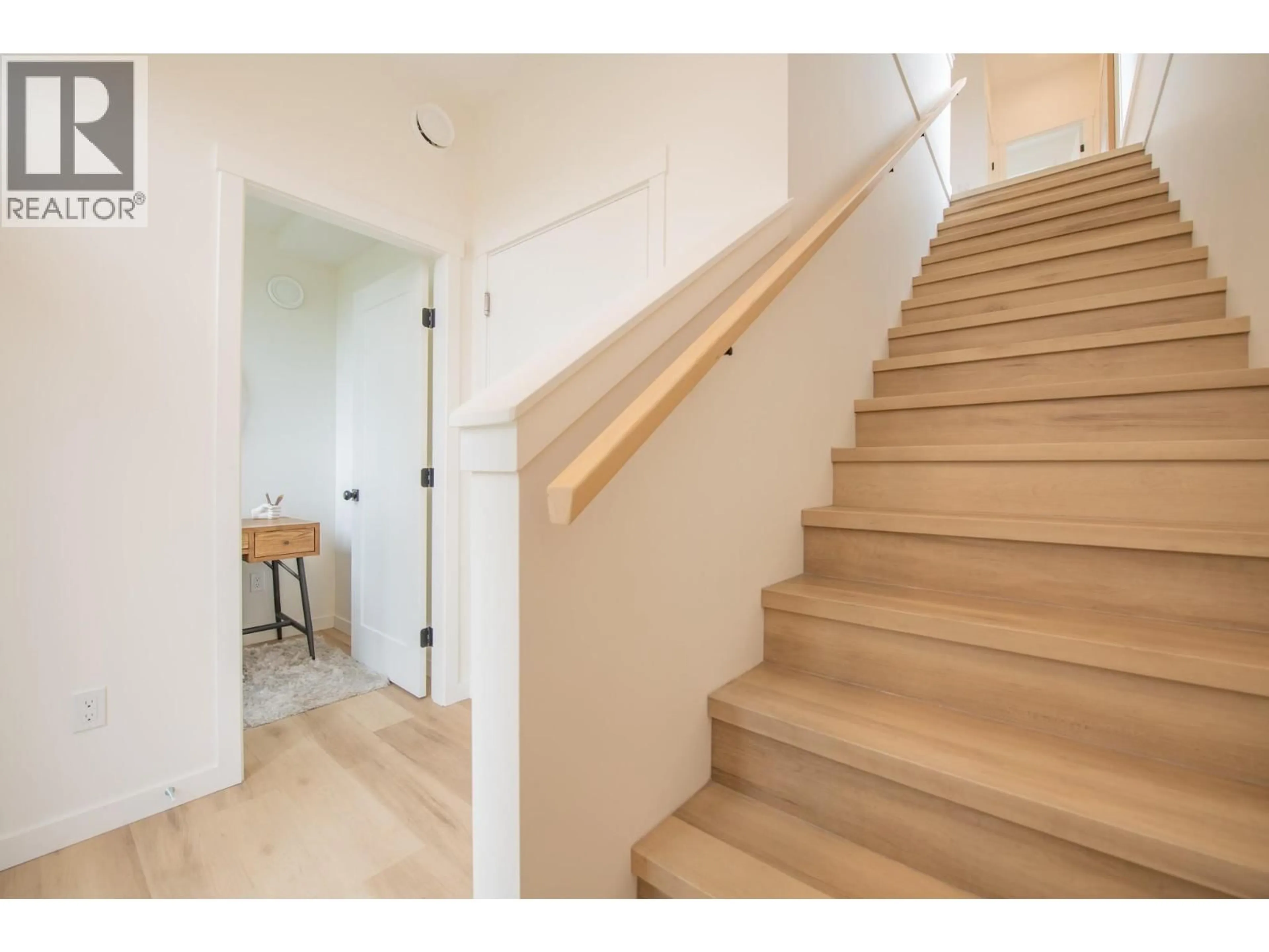 Stairs for 1 - 3602 PLEASANT VALLEY ROAD, Vernon British Columbia V1T4L6