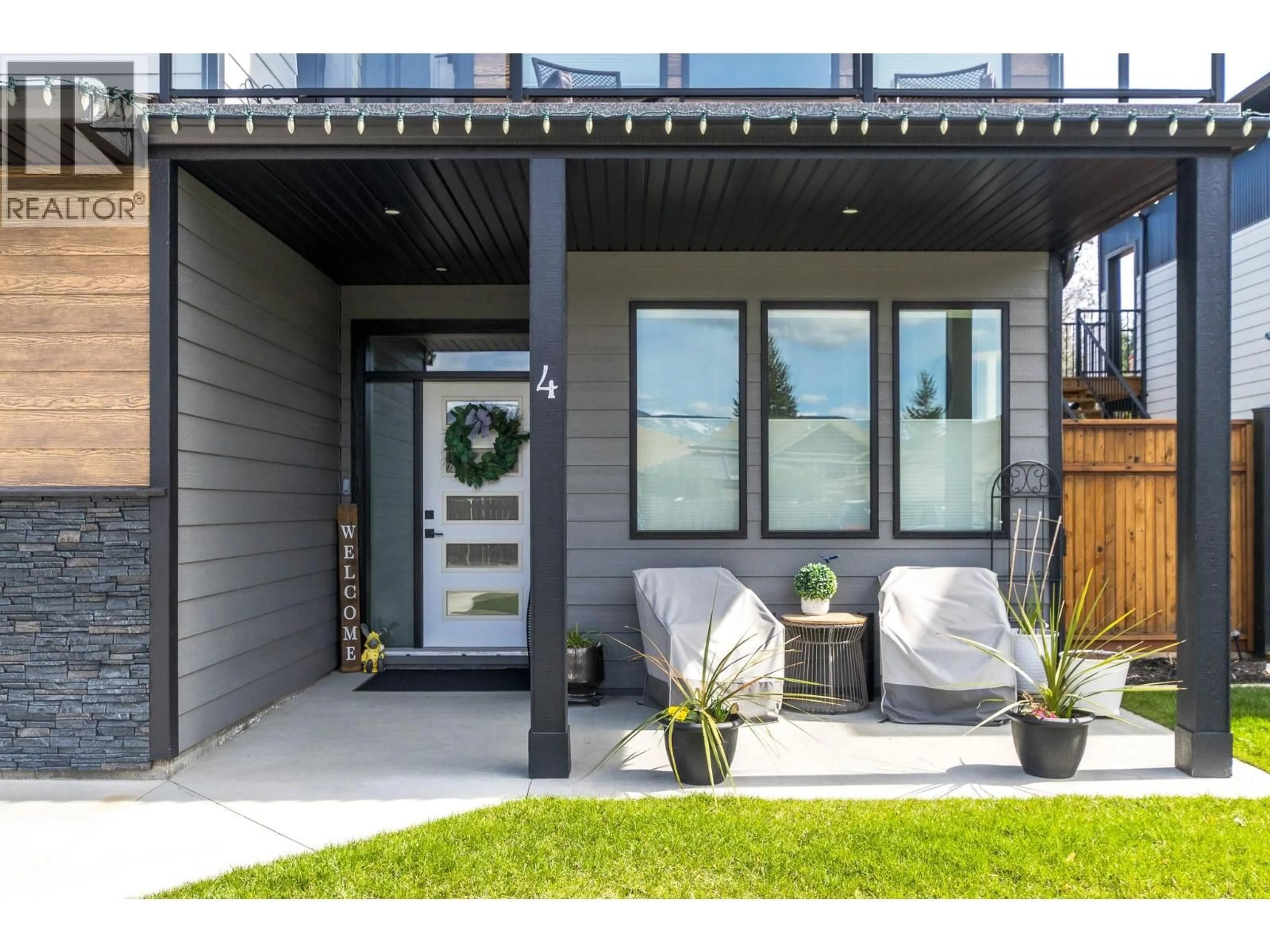 Indoor entryway for 4 - 1441 20 AVENUE SOUTHEAST, Salmon Arm British Columbia V1E2M9