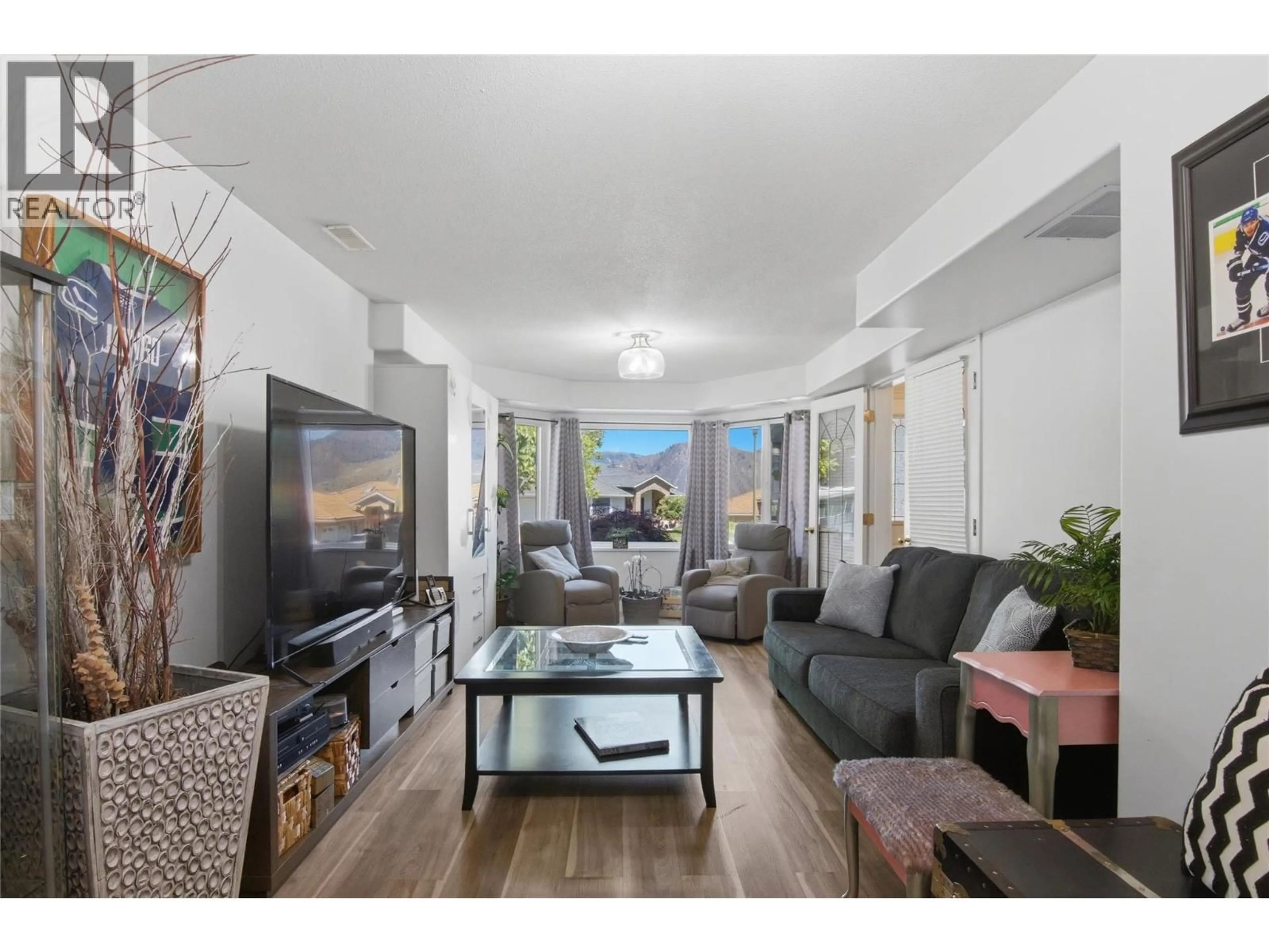 Living room with furniture, unknown for 87 THOR DRIVE, Kamloops British Columbia V2C6P8