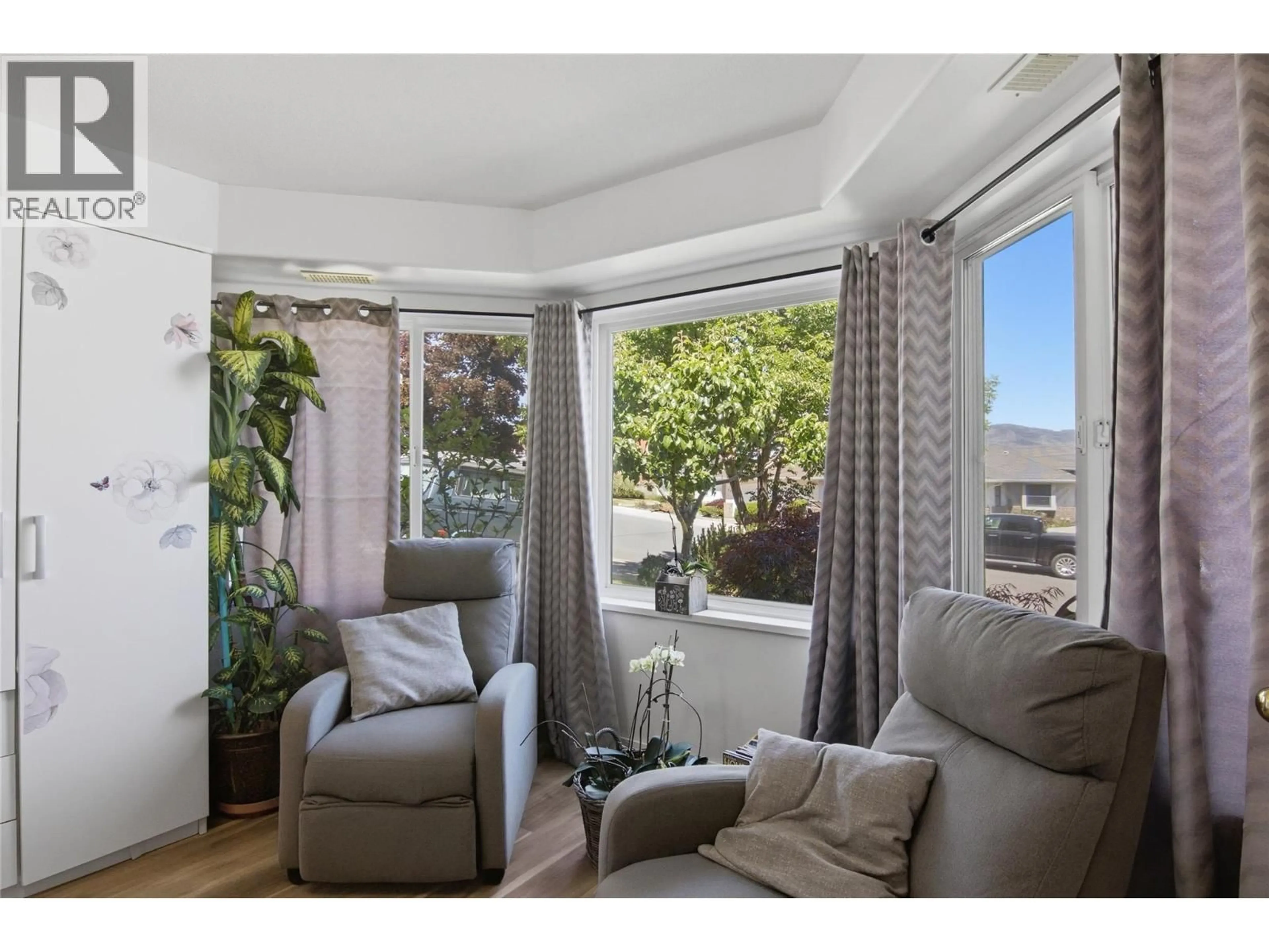 Living room with furniture, unknown for 87 THOR DRIVE, Kamloops British Columbia V2C6P8