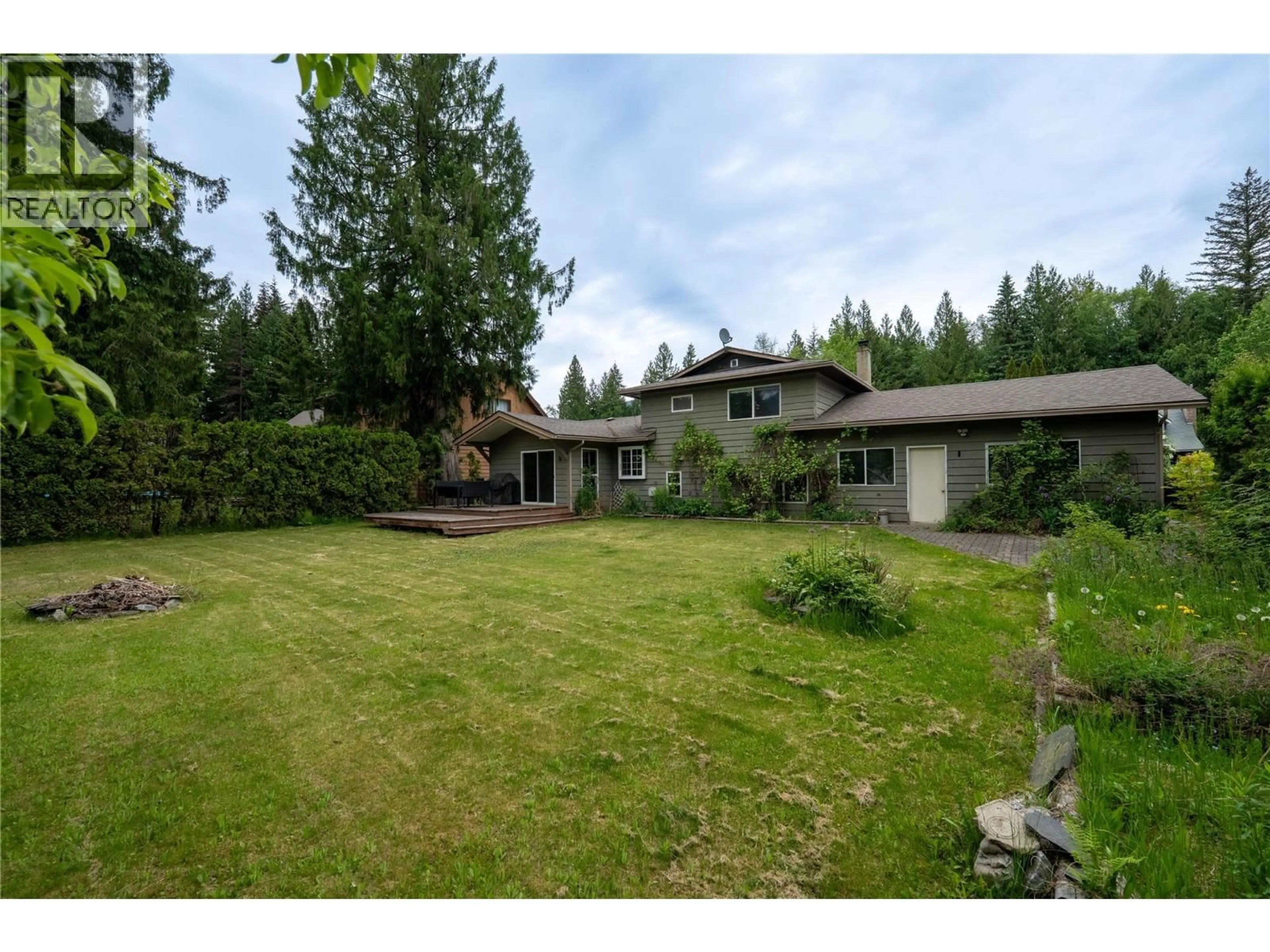 A pic from outside/outdoor area/front of a property/back of a property/a pic from drone, unknown for 1897 FOREST DRIVE, Revelstoke British Columbia V0E2S1