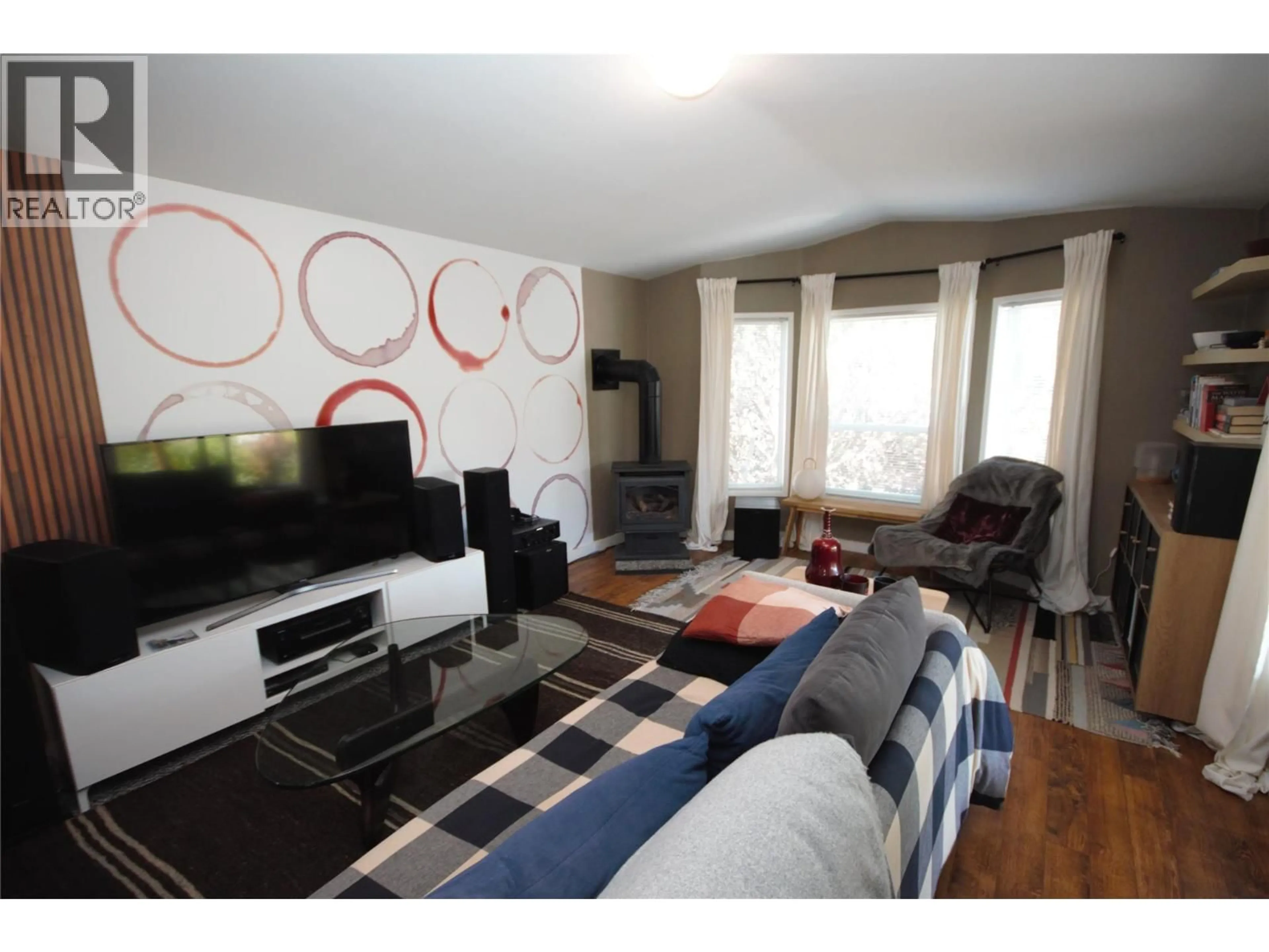 Living room with furniture, wood/laminate floor for 40 - 8598 HIGHWAY 97 OTHER, Oliver British Columbia V0H1T2