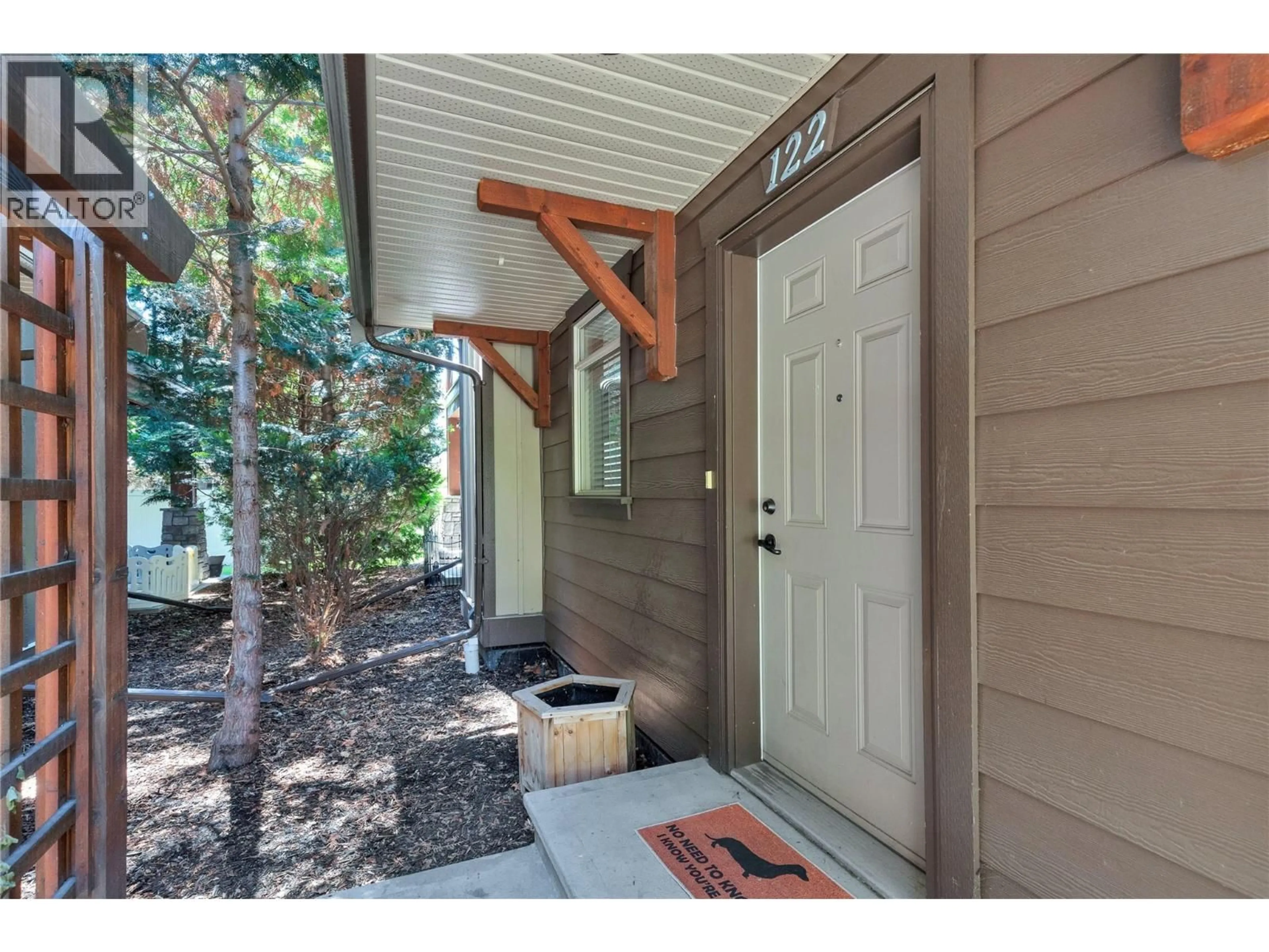 Indoor entryway for 122 - 511 YATES ROAD, Kelowna British Columbia V1V2X2
