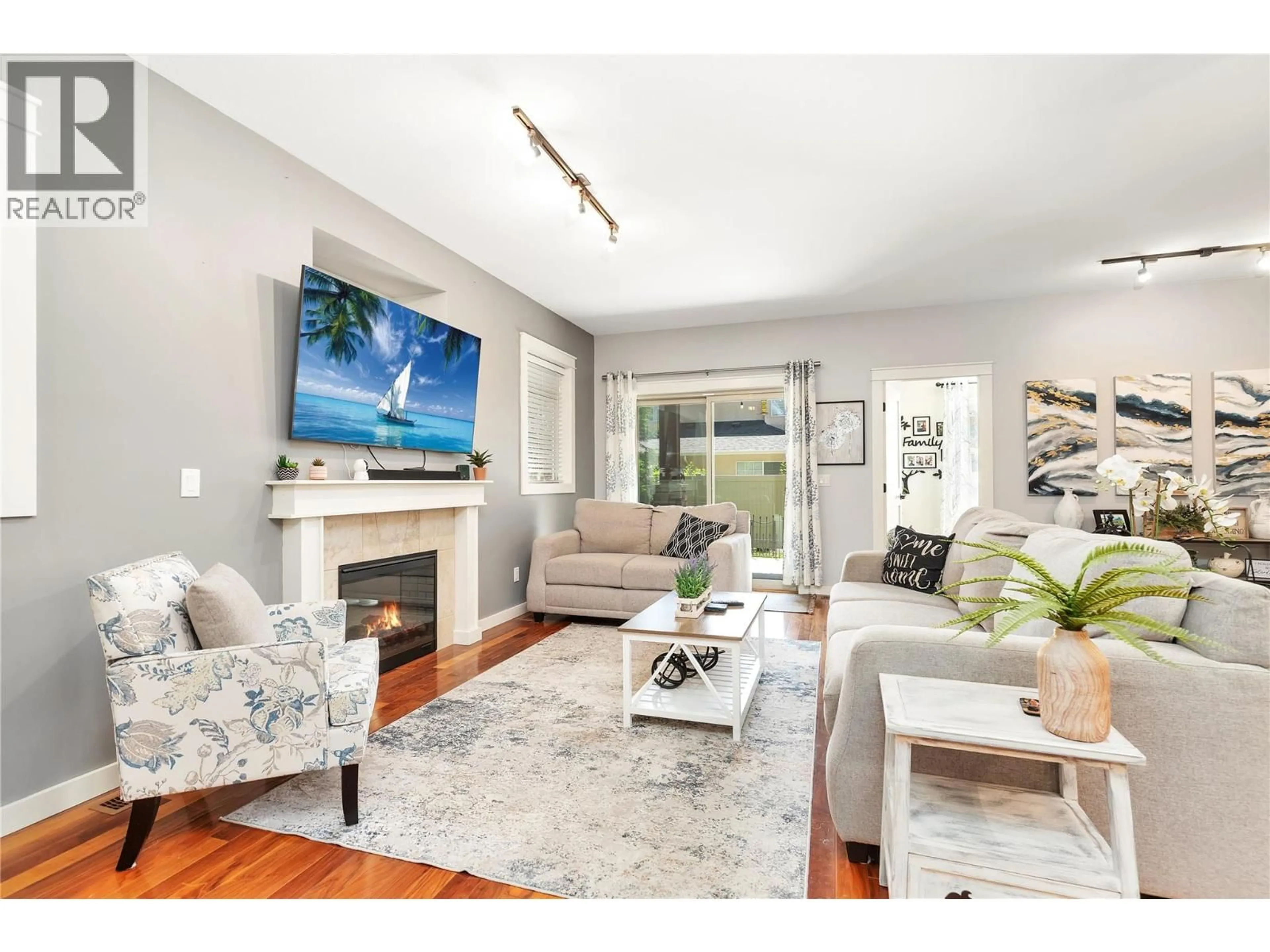 Living room with furniture, wood/laminate floor for 122 - 511 YATES ROAD, Kelowna British Columbia V1V2X2