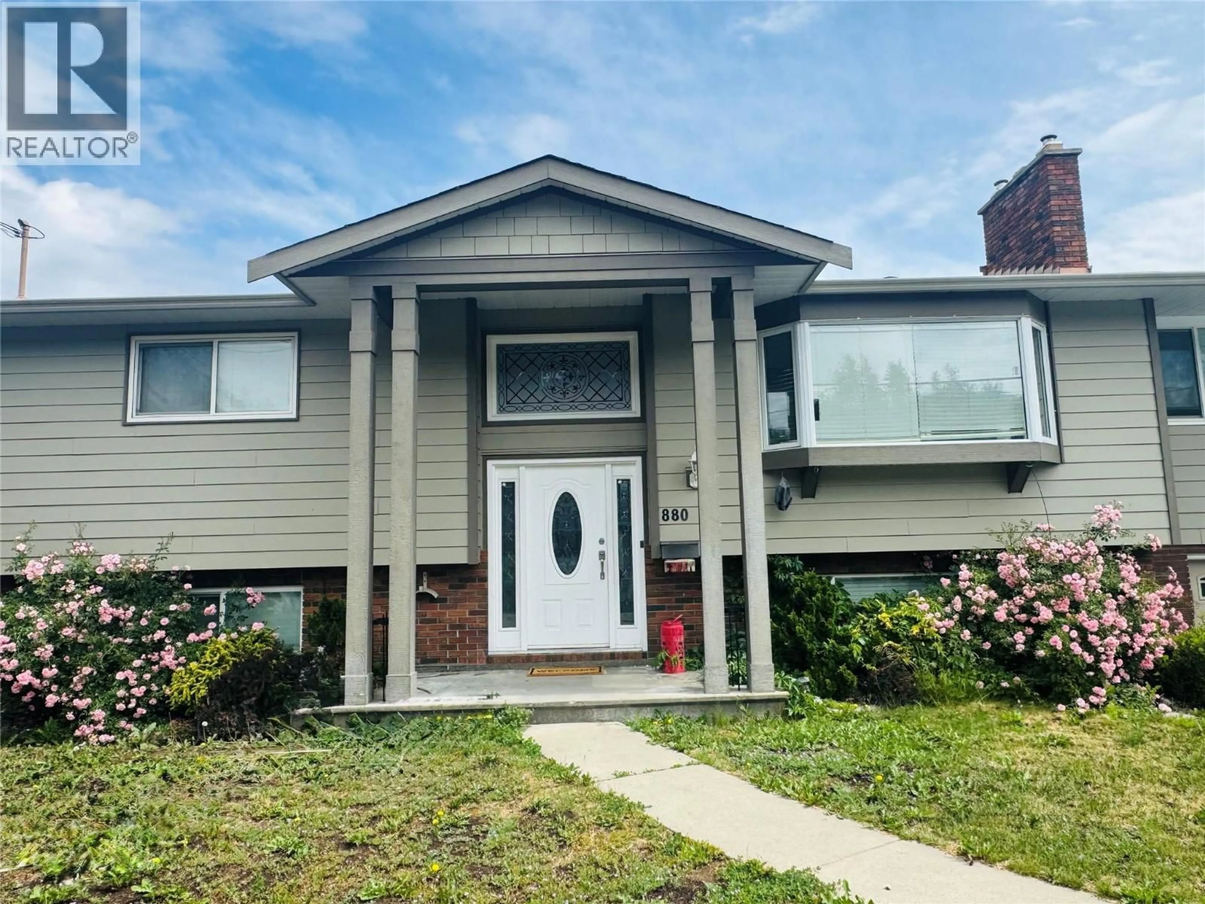 Home with vinyl exterior material, street for 880 TAMARACK DRIVE, Kelowna British Columbia V1X5M1