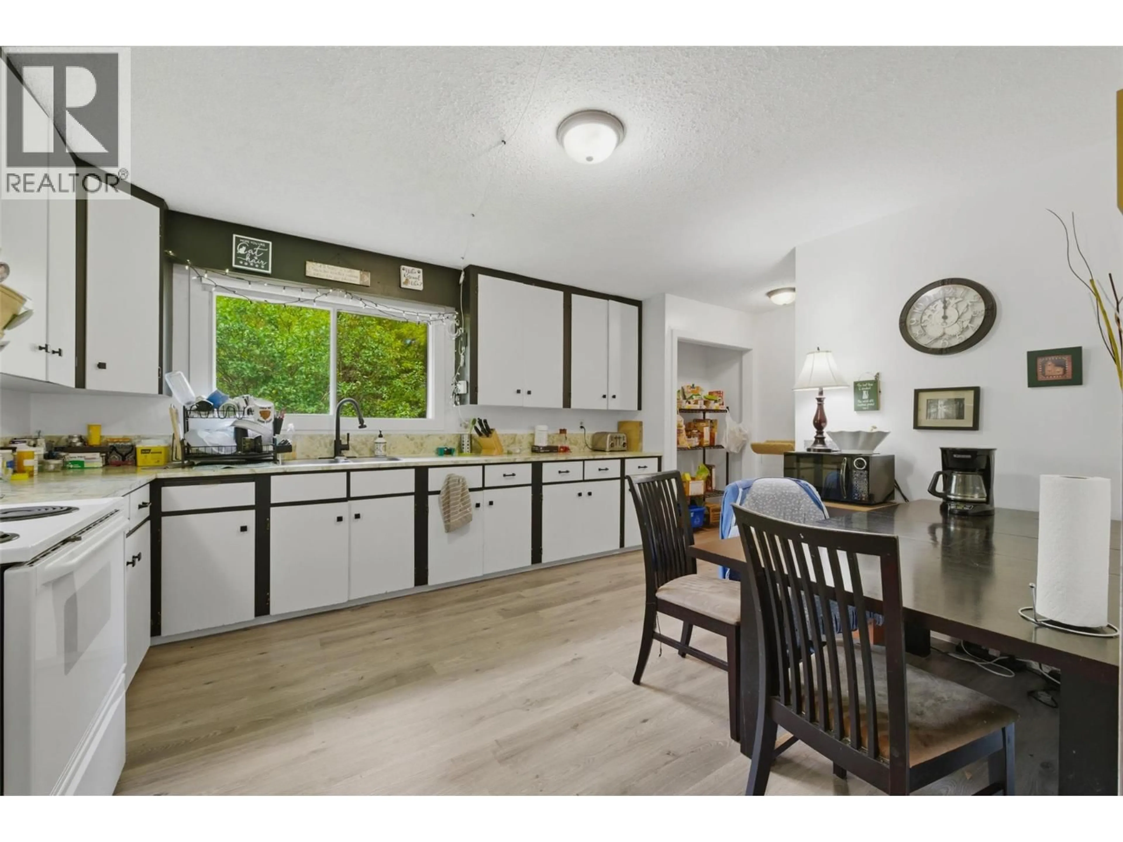 Open concept kitchen, unknown for 1394 6 HIGHWAY, Cherryville British Columbia V0E2G1