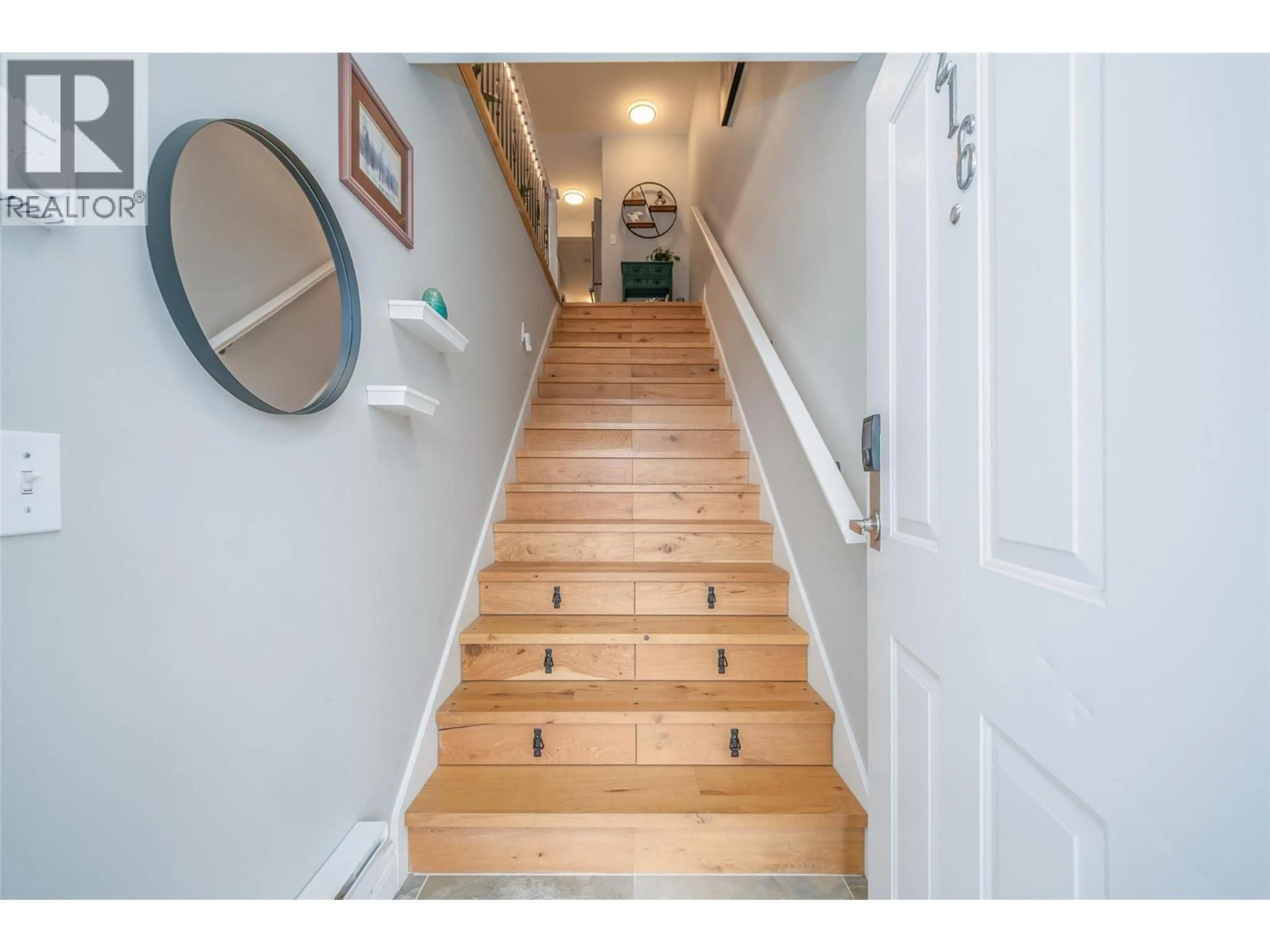 Indoor entryway for 216 - 2350 STILLINGFLEET ROAD, Kelowna British Columbia V1W3X9