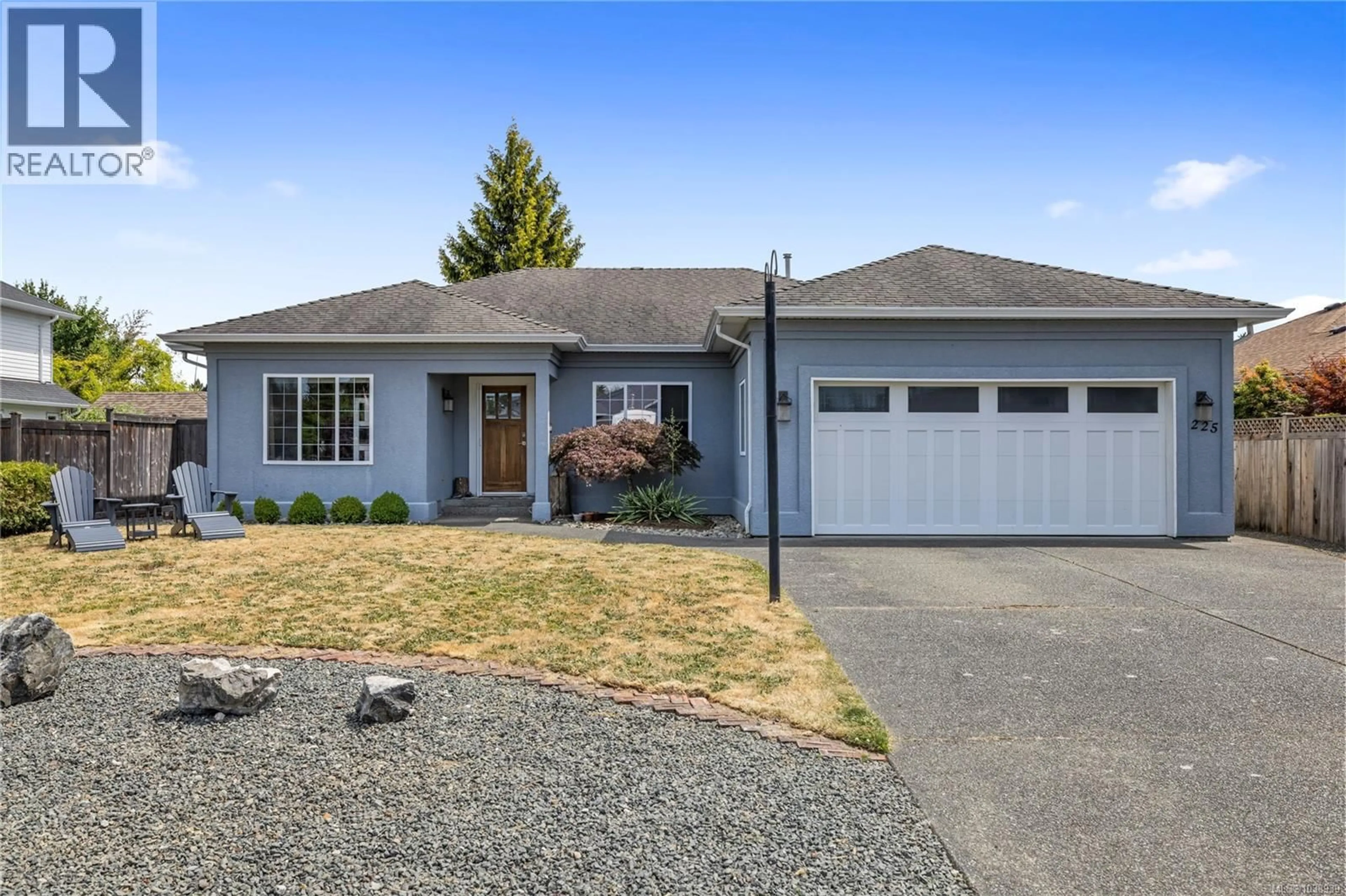Home with vinyl exterior material, street for 225 CRABAPPLE CRESCENT, Parksville British Columbia V9P2P7