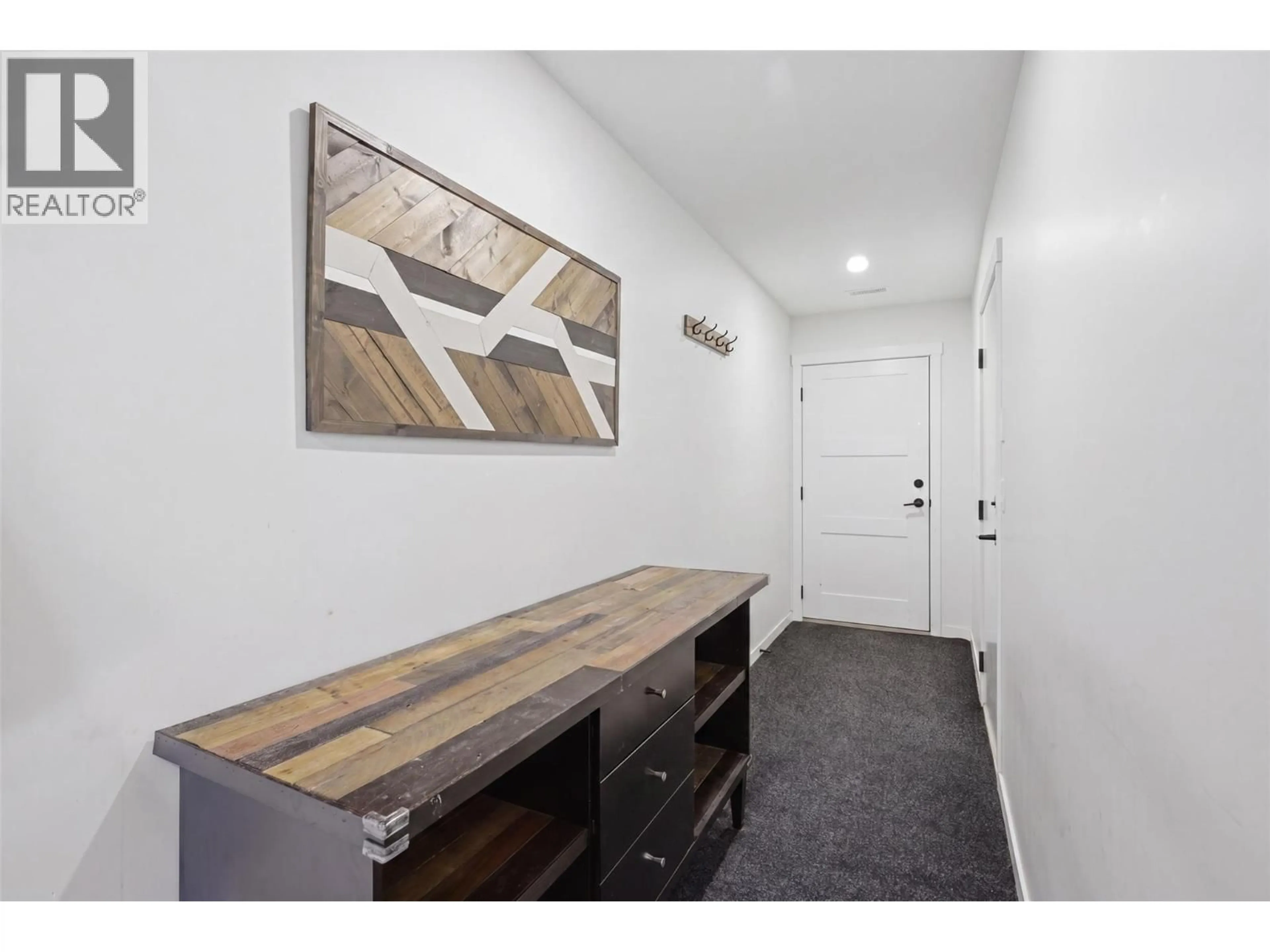 Indoor entryway for 121 - 1701 FOXTAIL DRIVE, Kamloops British Columbia V1S0B1