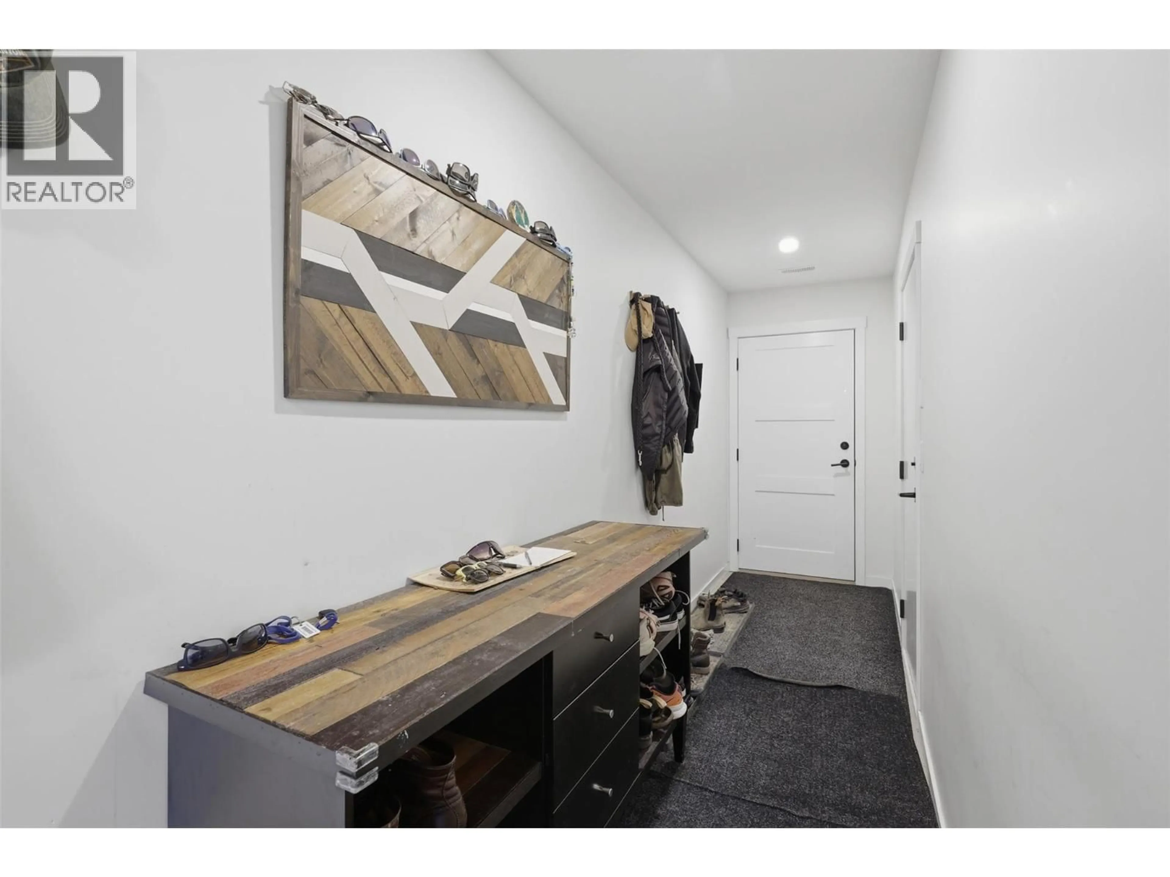 Indoor entryway for 121 - 1701 FOXTAIL DRIVE, Kamloops British Columbia V1S0B1