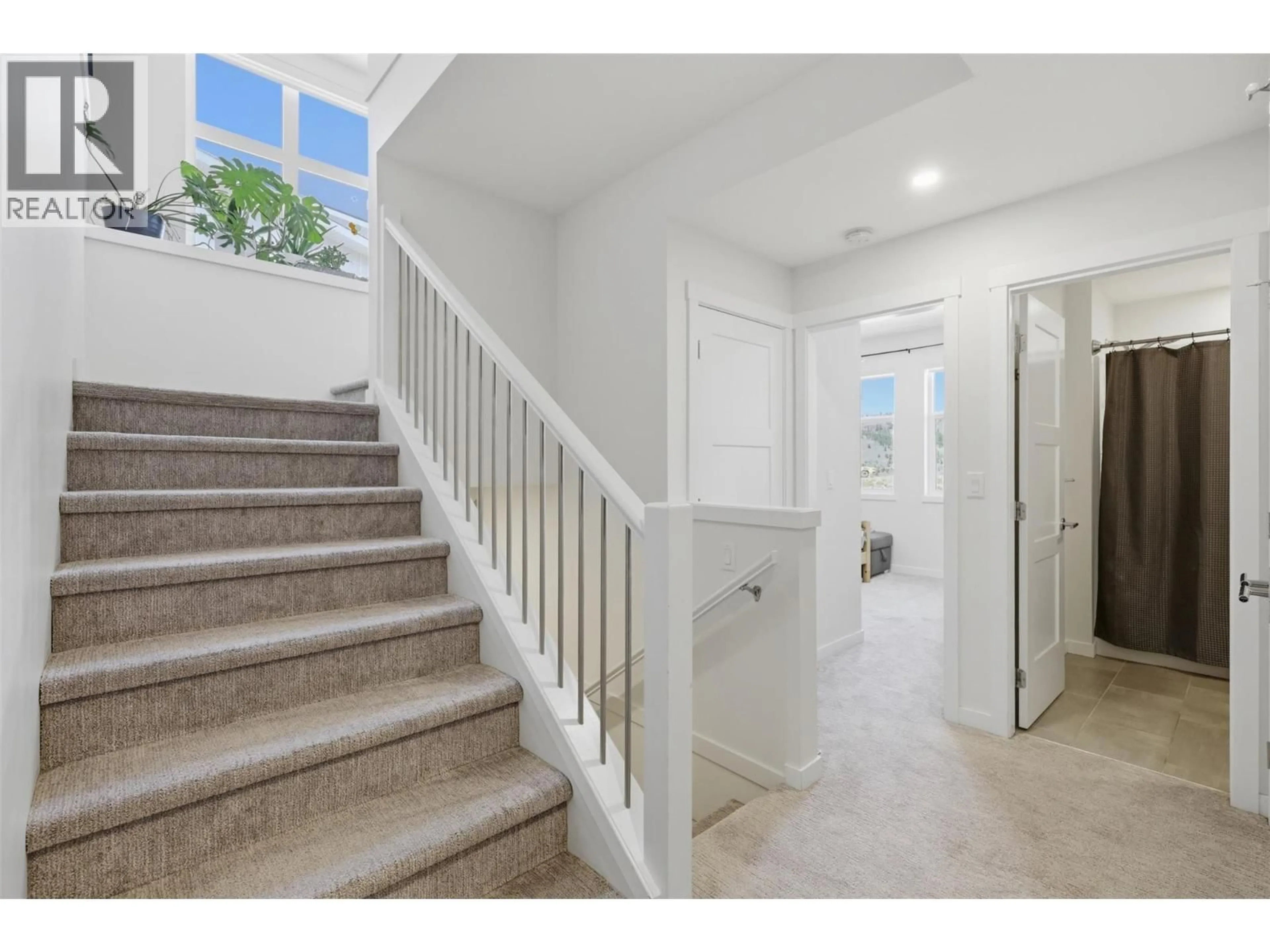 Indoor entryway for 121 - 1701 FOXTAIL DRIVE, Kamloops British Columbia V1S0B1