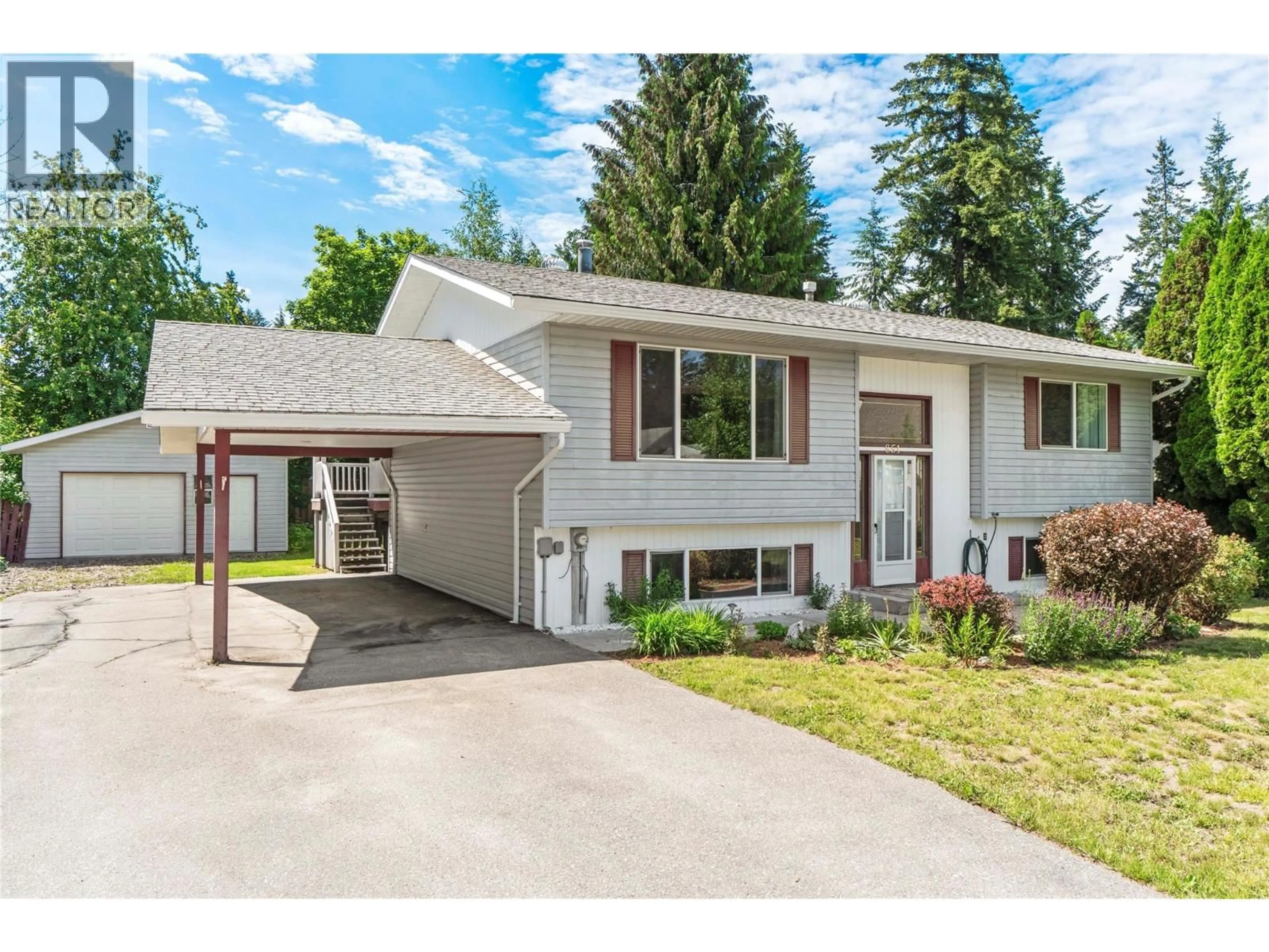 Home with vinyl exterior material, street for 851 26 STREET SOUTHEAST, Salmon Arm British Columbia V1E2H6