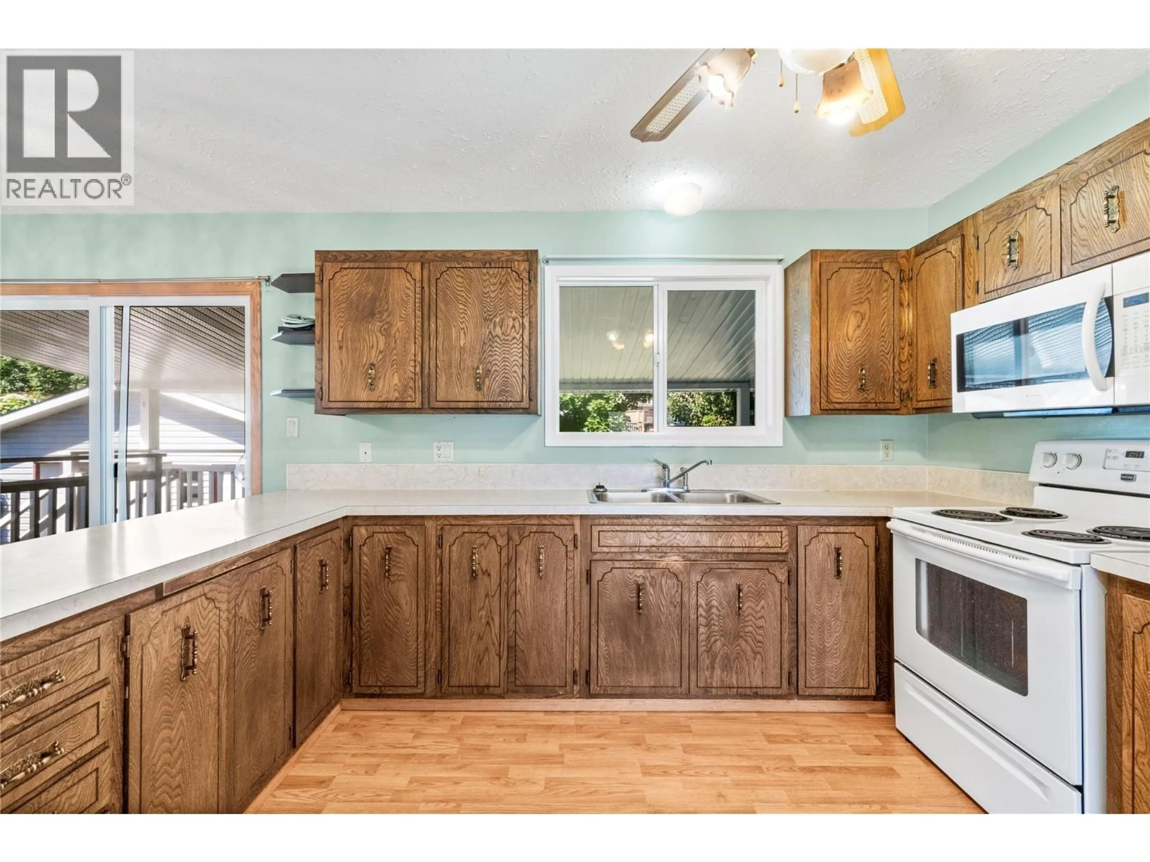 Standard kitchen, unknown for 851 26 STREET SOUTHEAST, Salmon Arm British Columbia V1E2H6